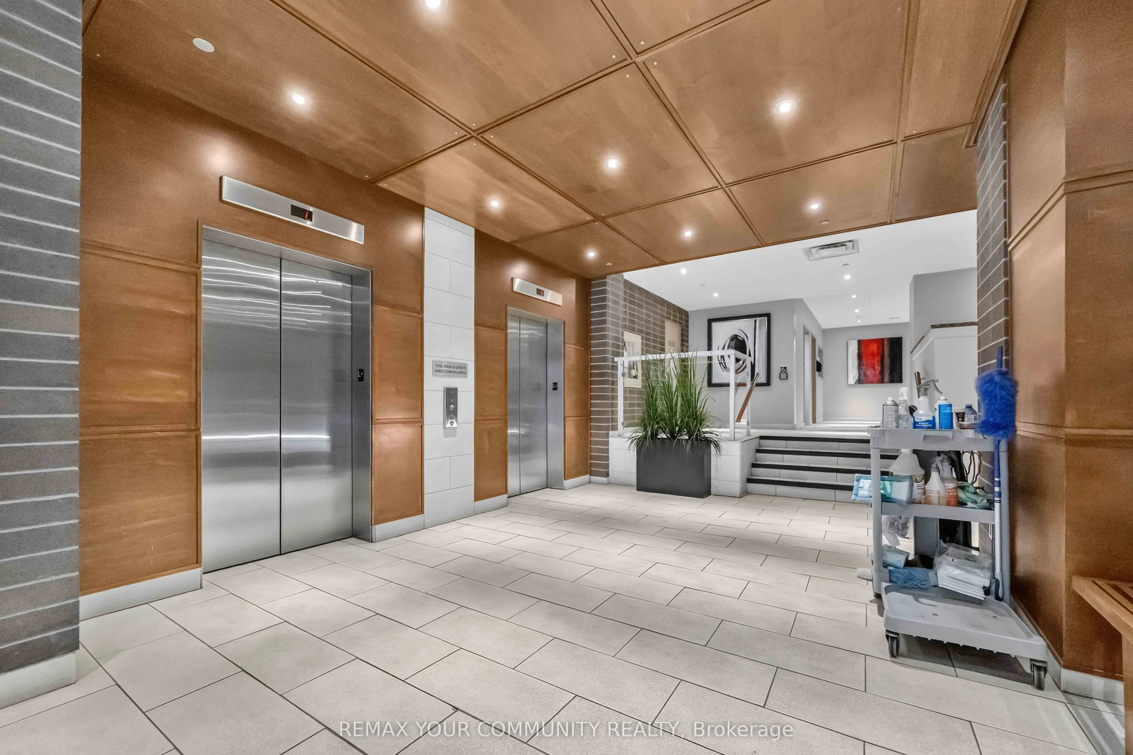 44 Bond Street W #101
