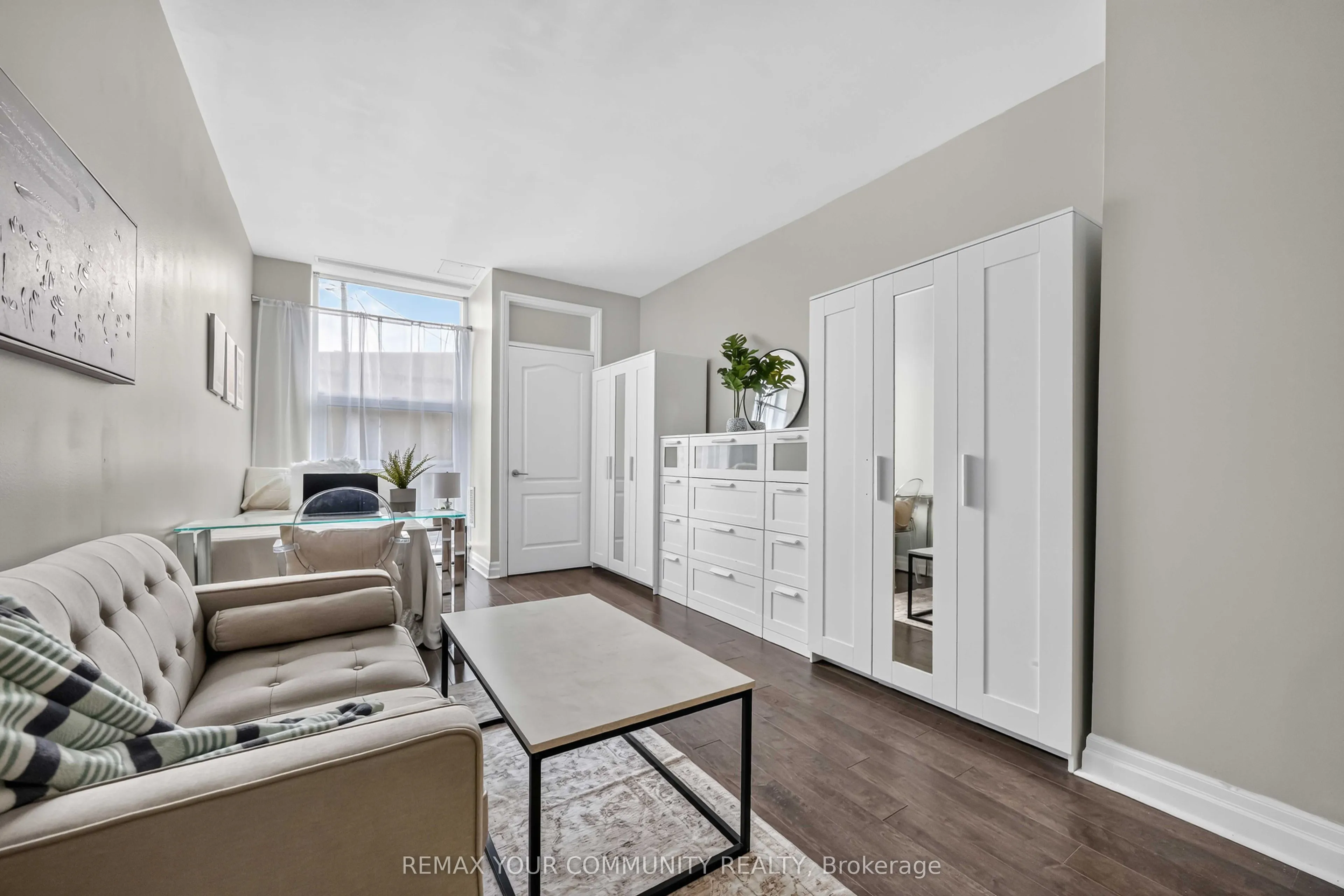 44 Bond Street W #101