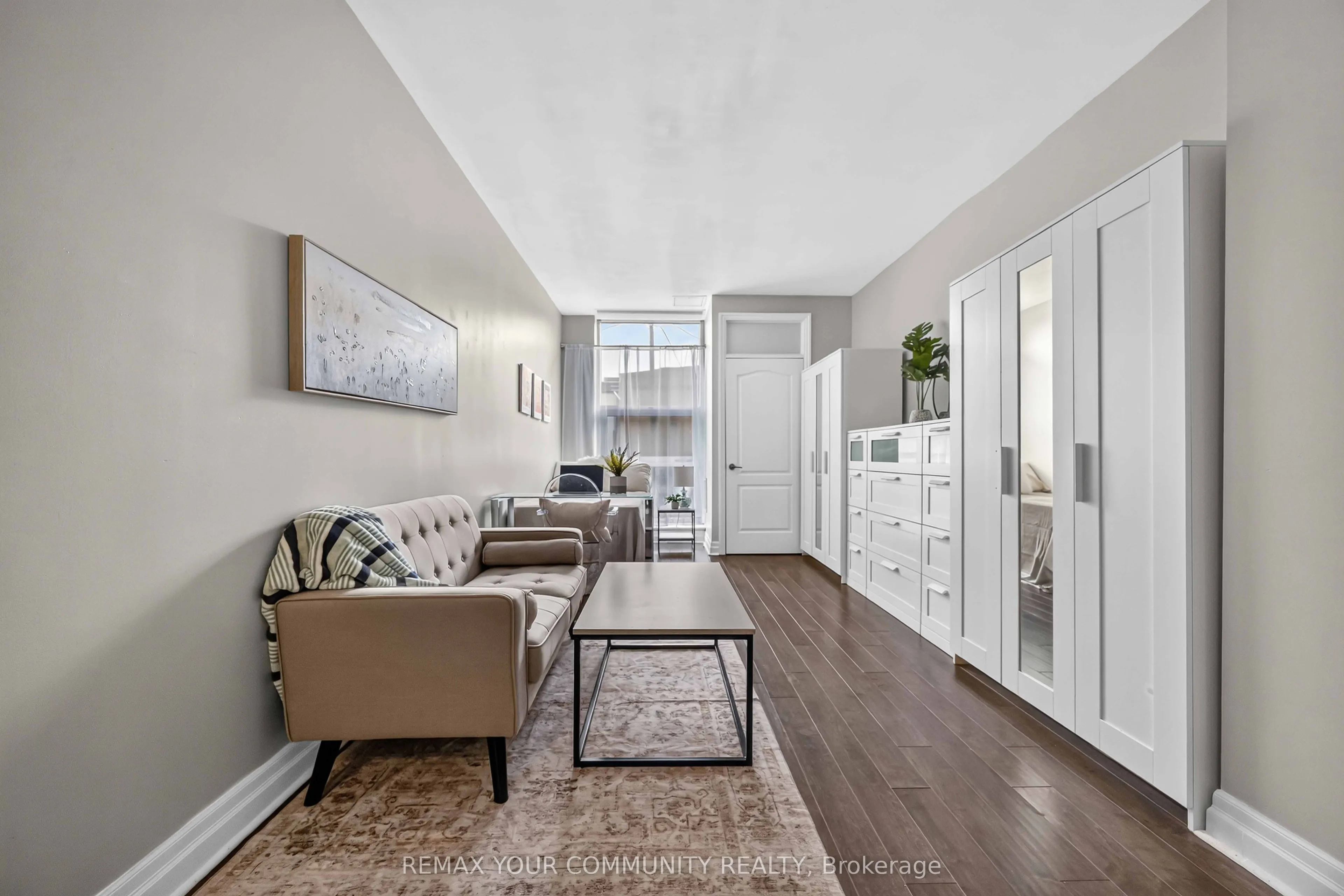 44 Bond Street W #101