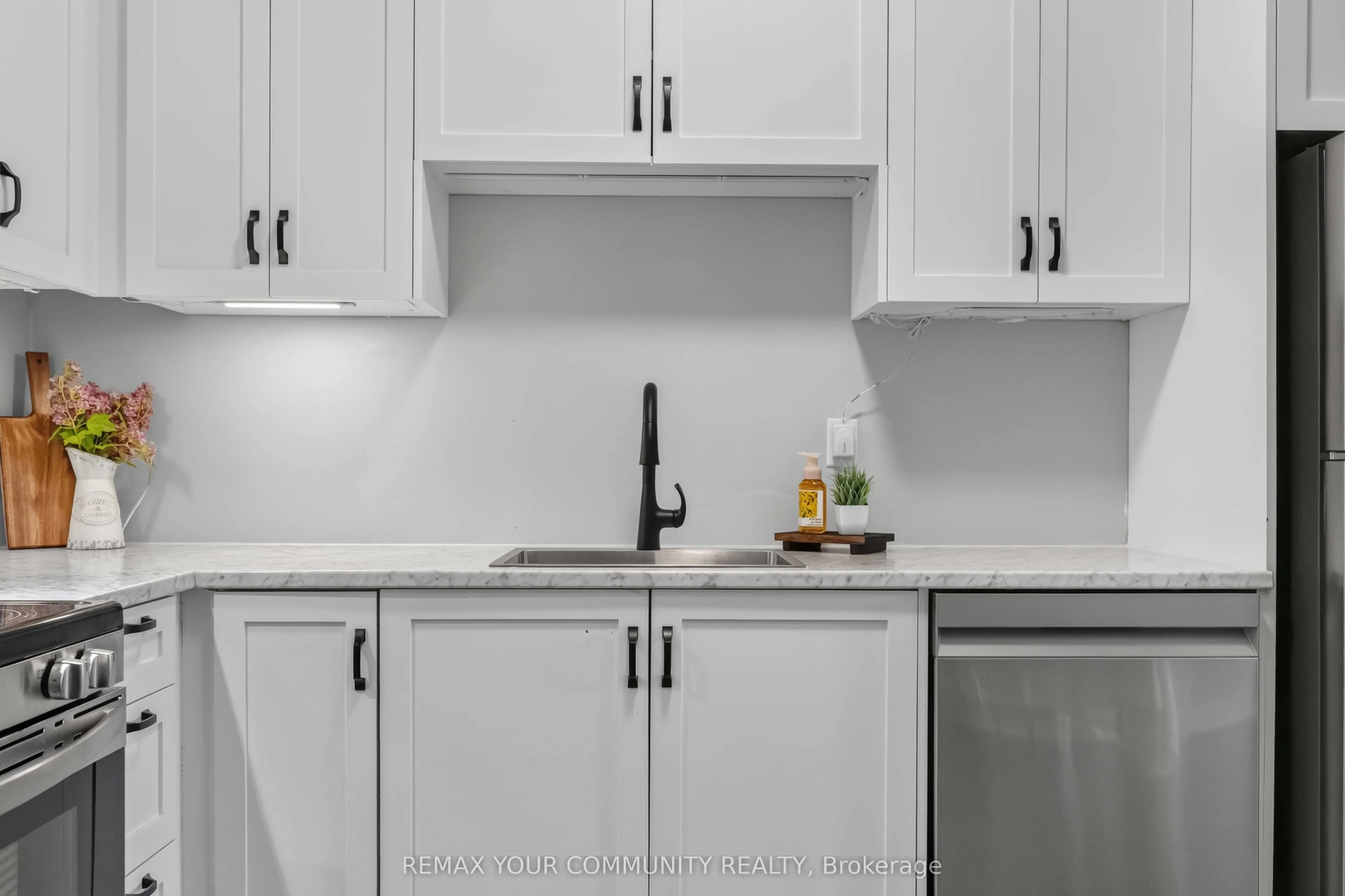 44 Bond Street W #101