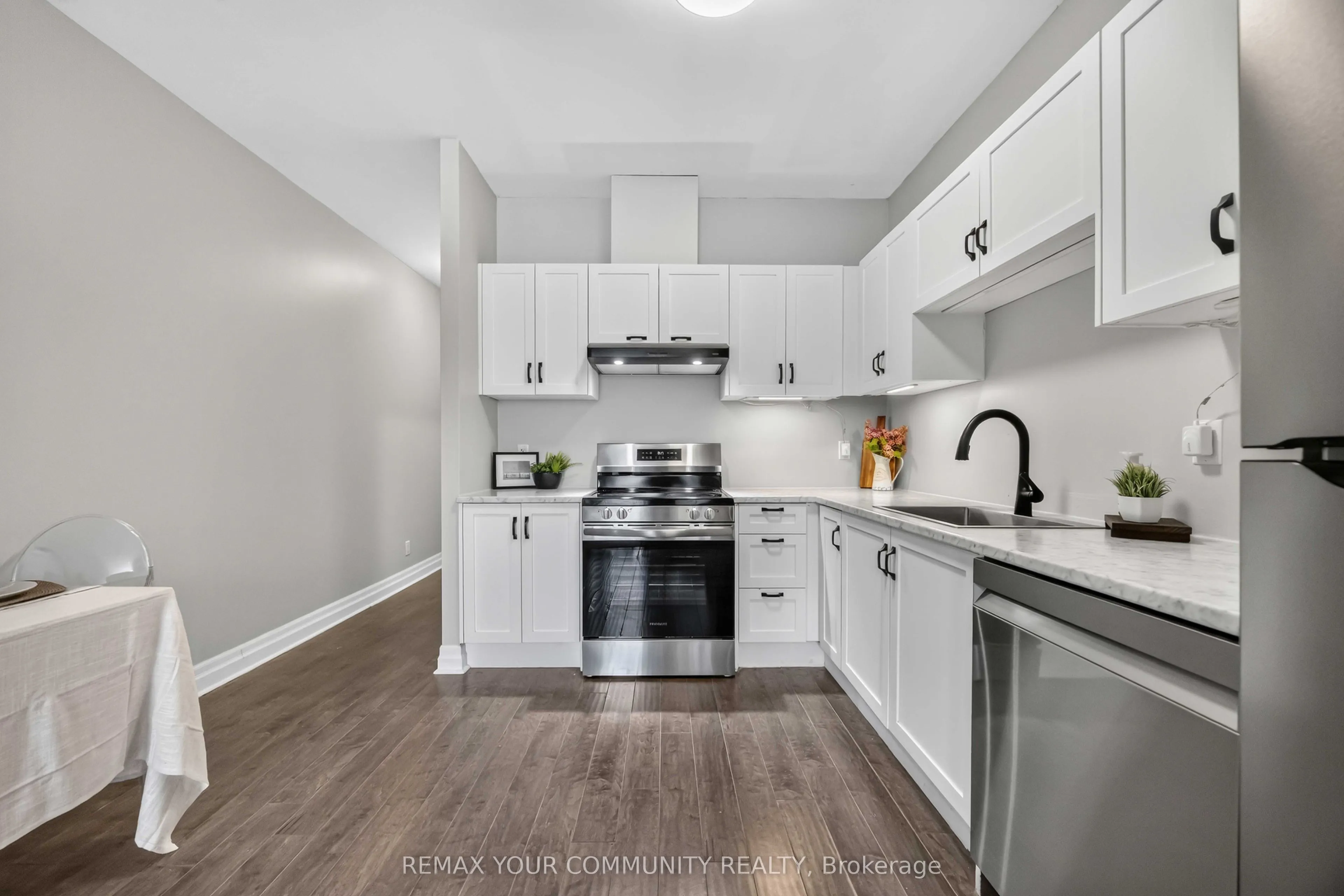 44 Bond Street W #101