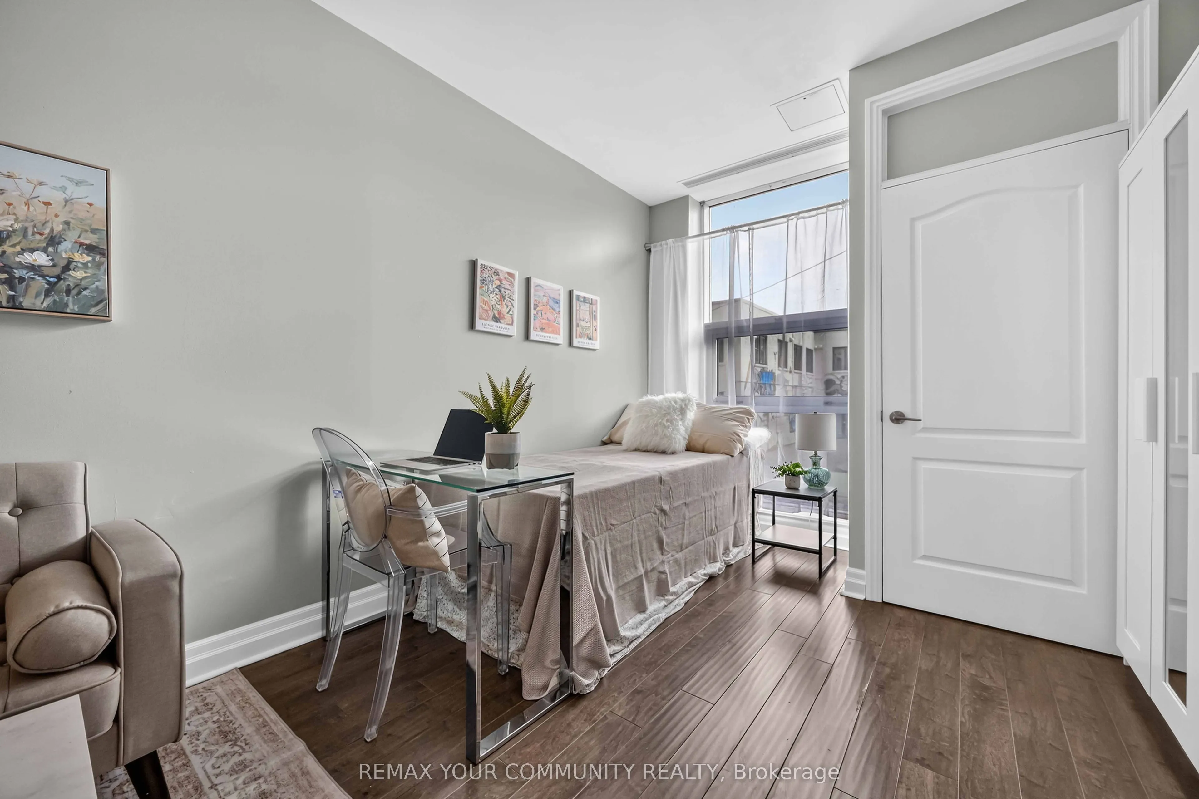 44 Bond Street W #101