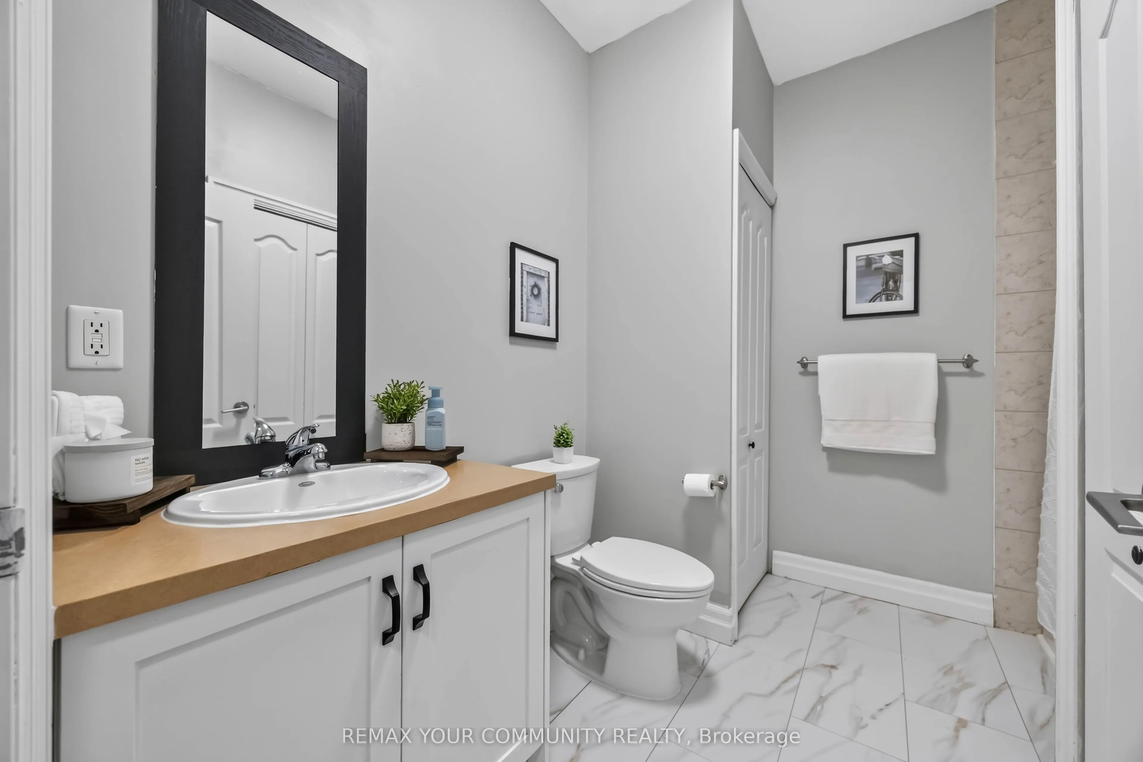 44 Bond Street W #101