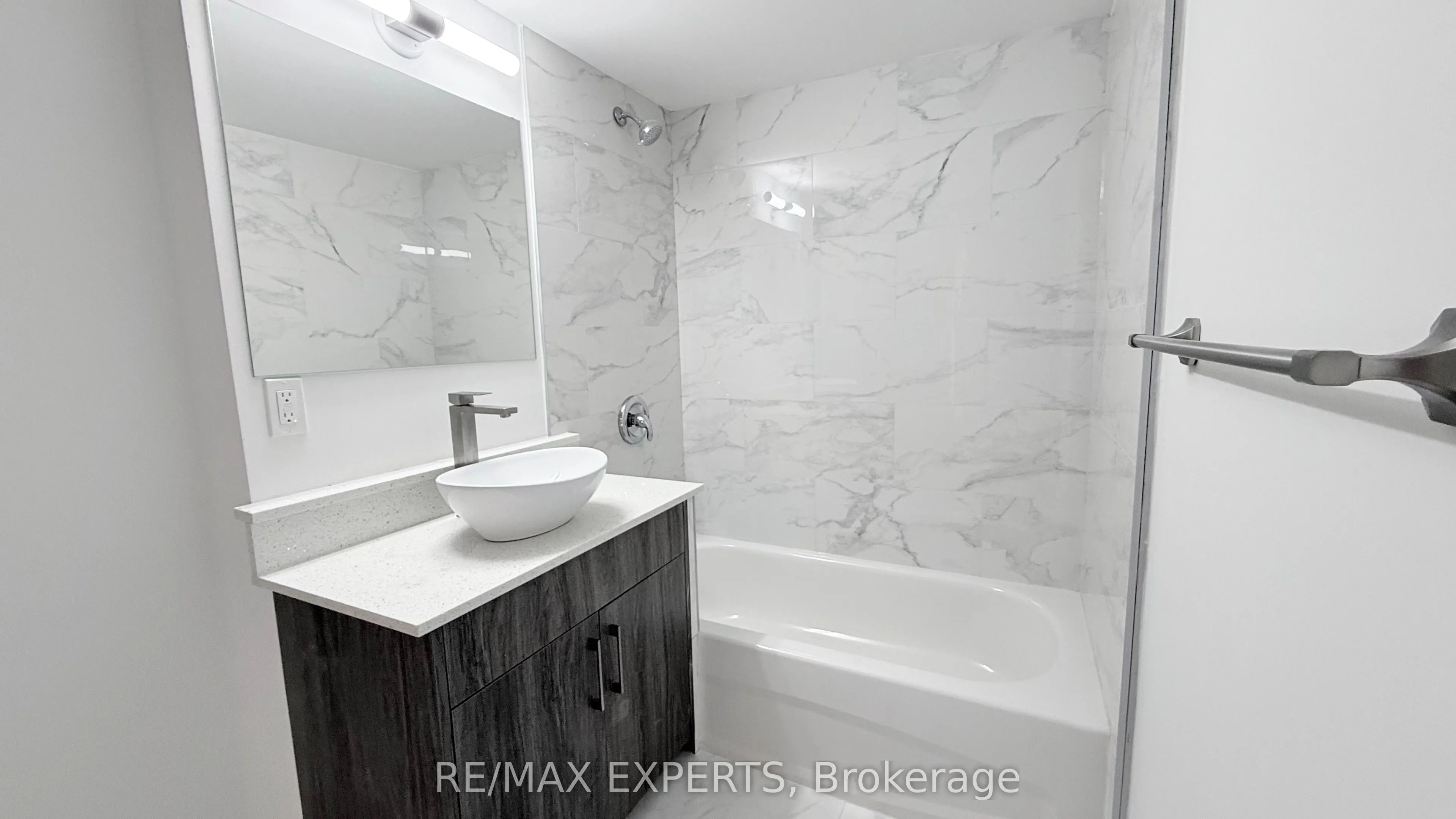 45 Connaught Avenue #402