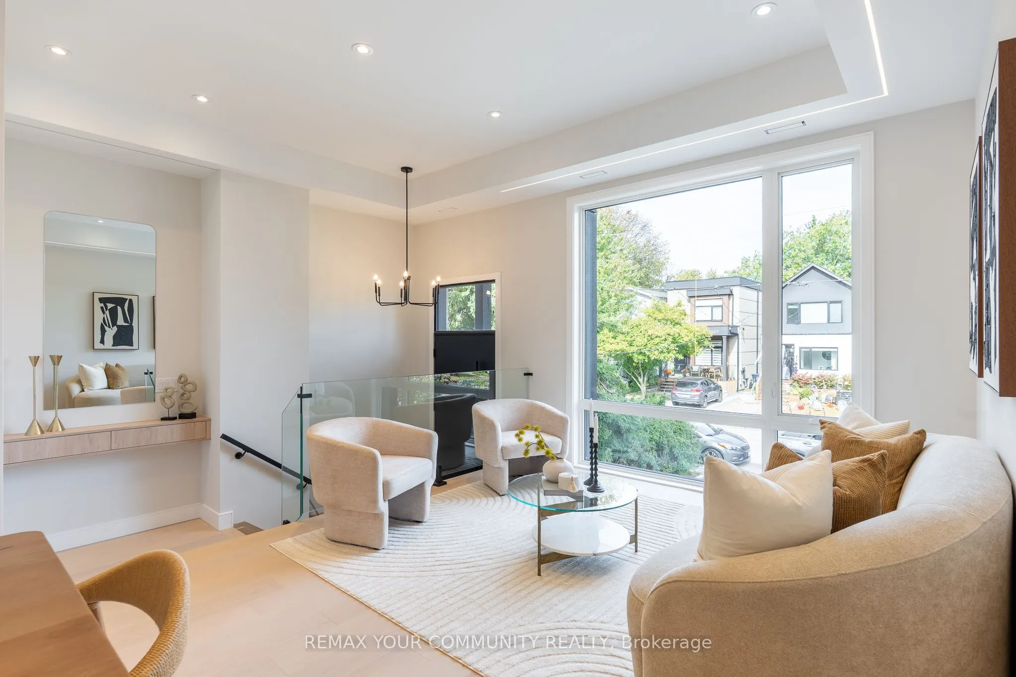 281 Queensdale Avenue