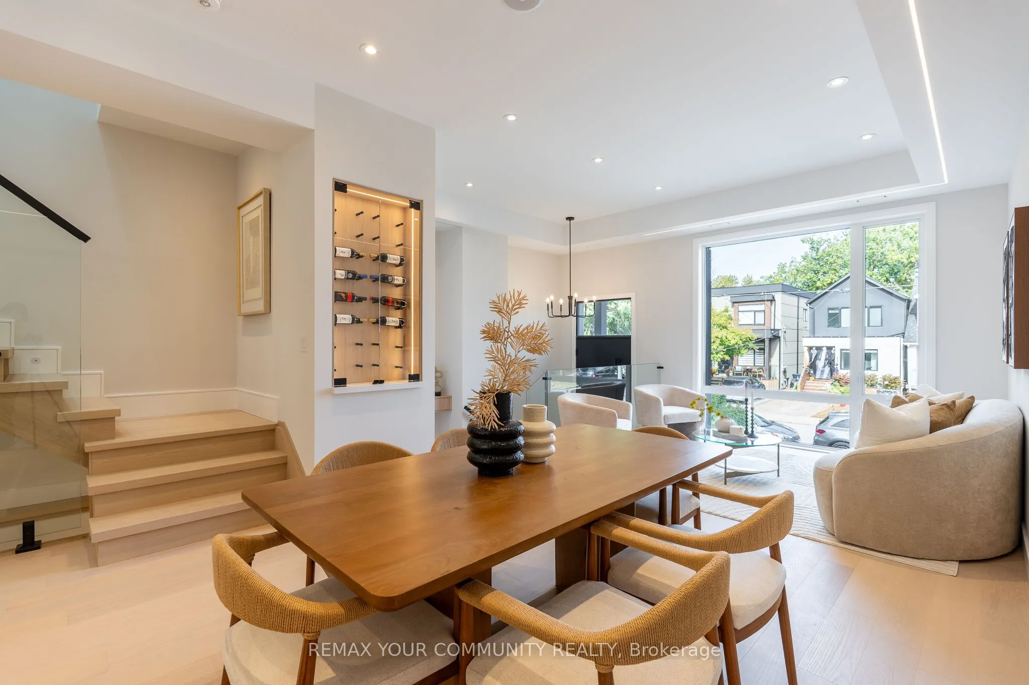 281 Queensdale Avenue