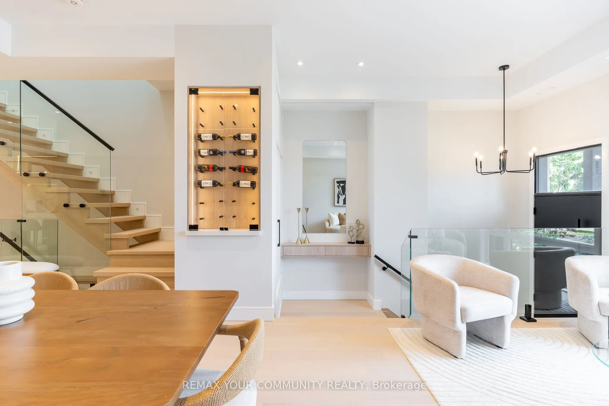 281 Queensdale Avenue