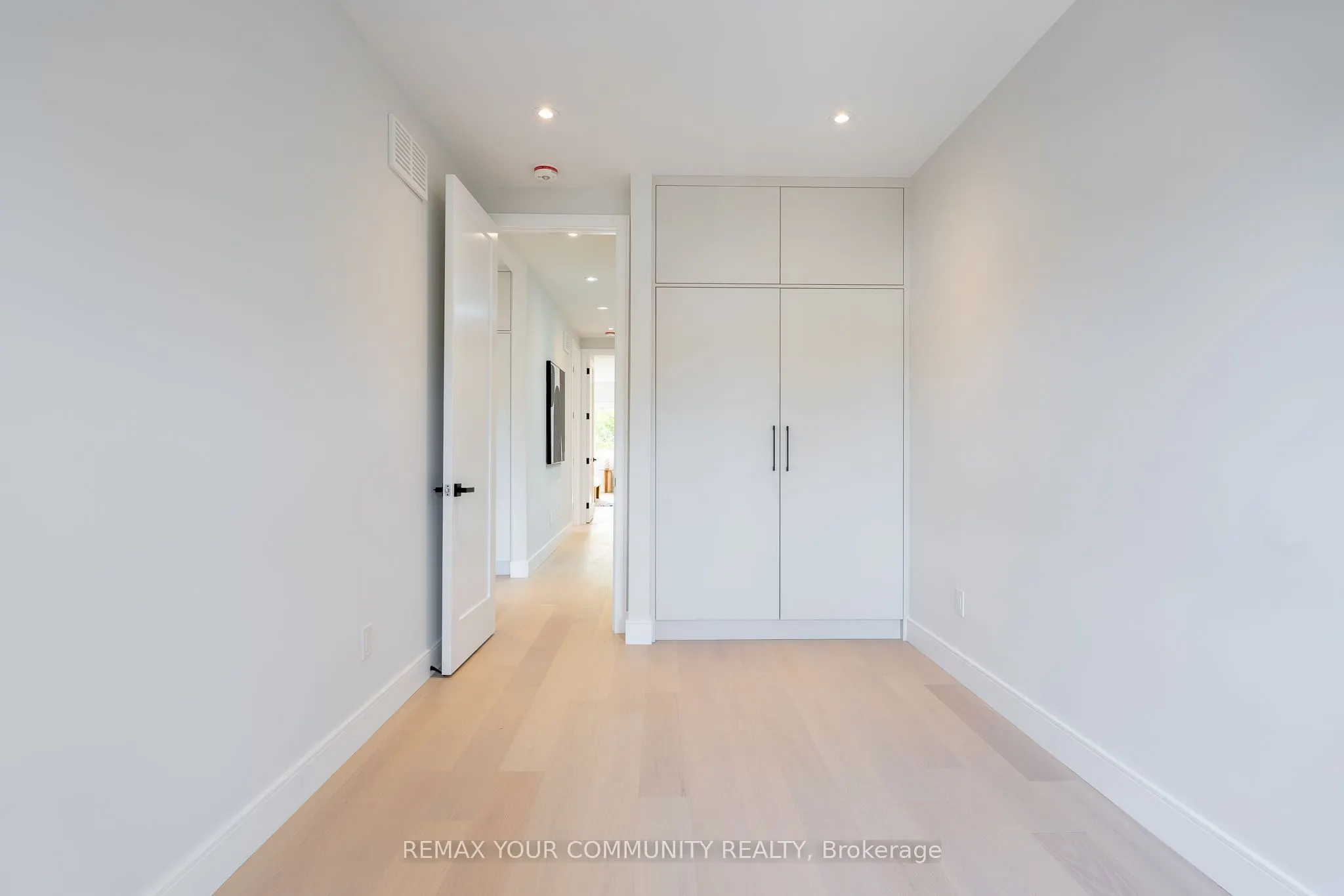 281 Queensdale Avenue