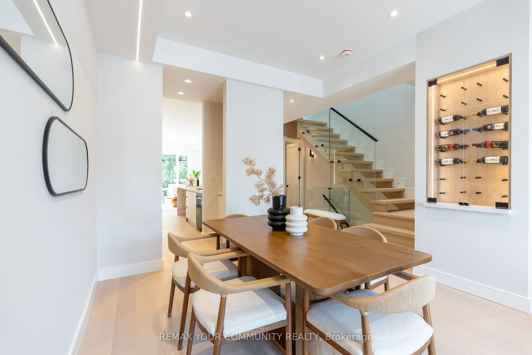 281 Queensdale Avenue
