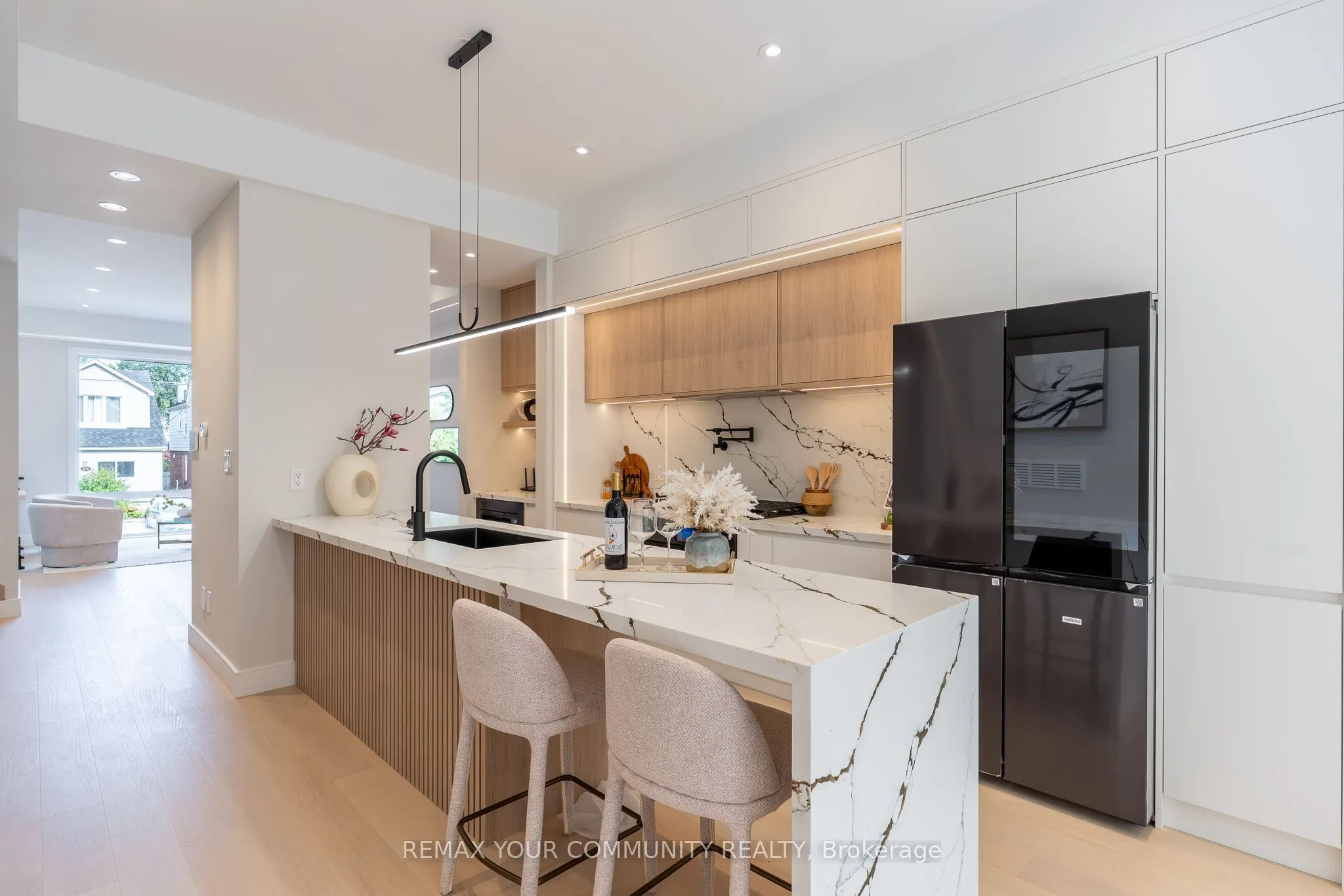 281 Queensdale Avenue