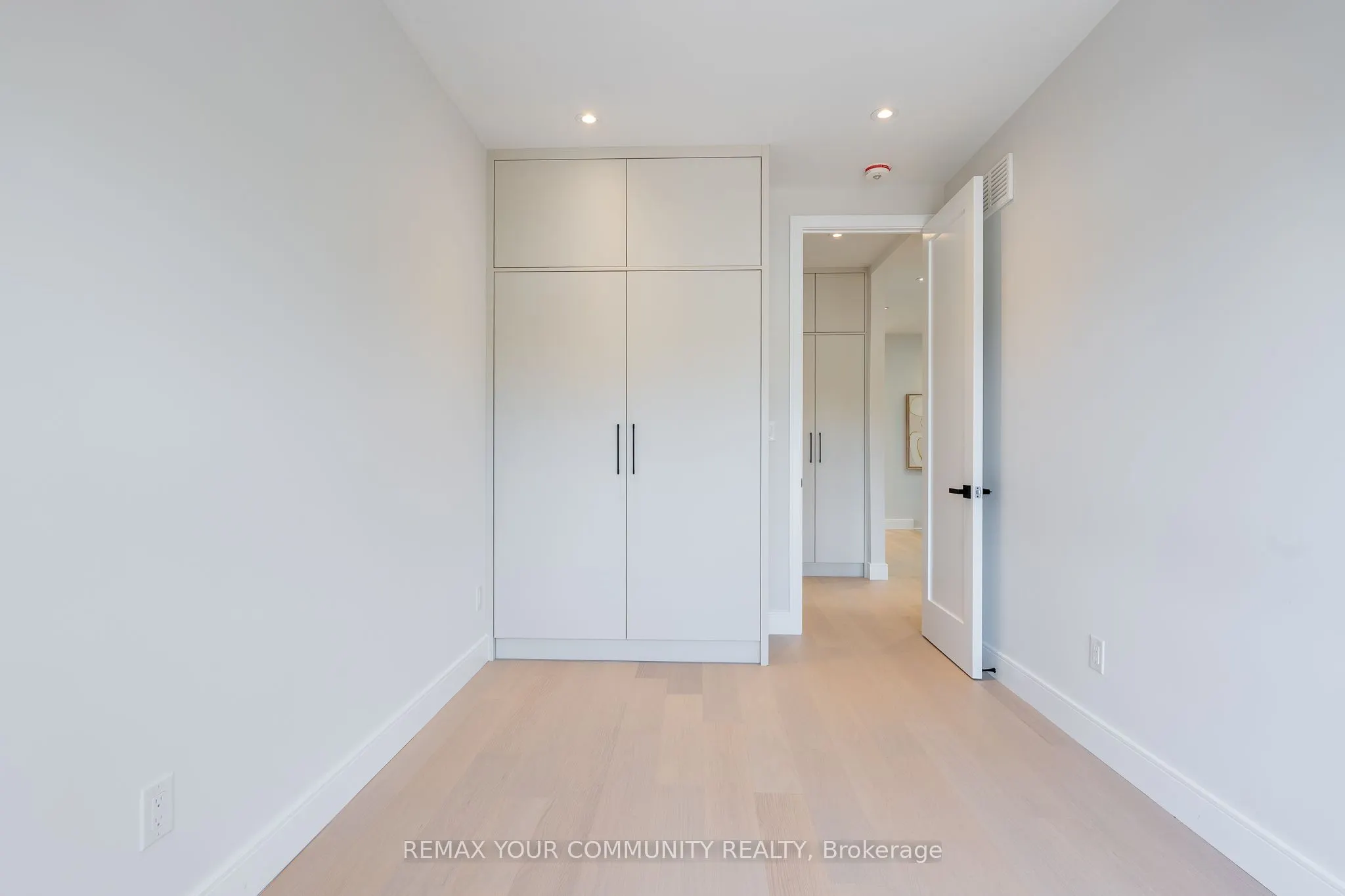 281 Queensdale Avenue