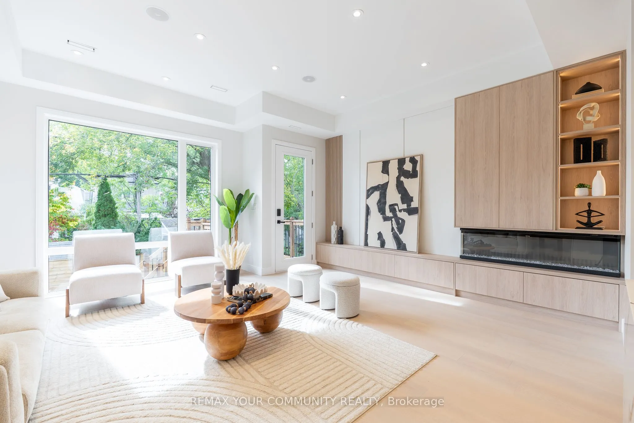 281 Queensdale Avenue