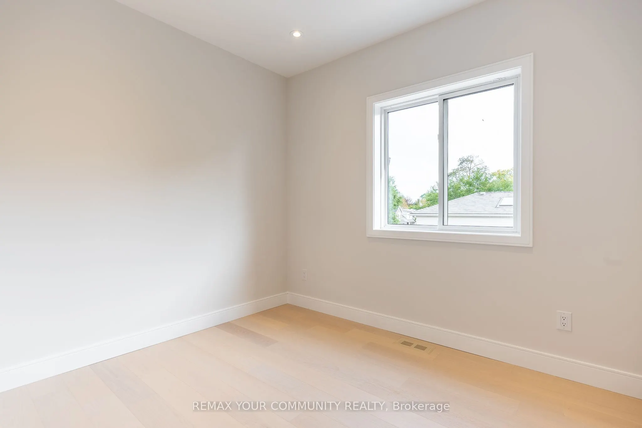 281 Queensdale Avenue