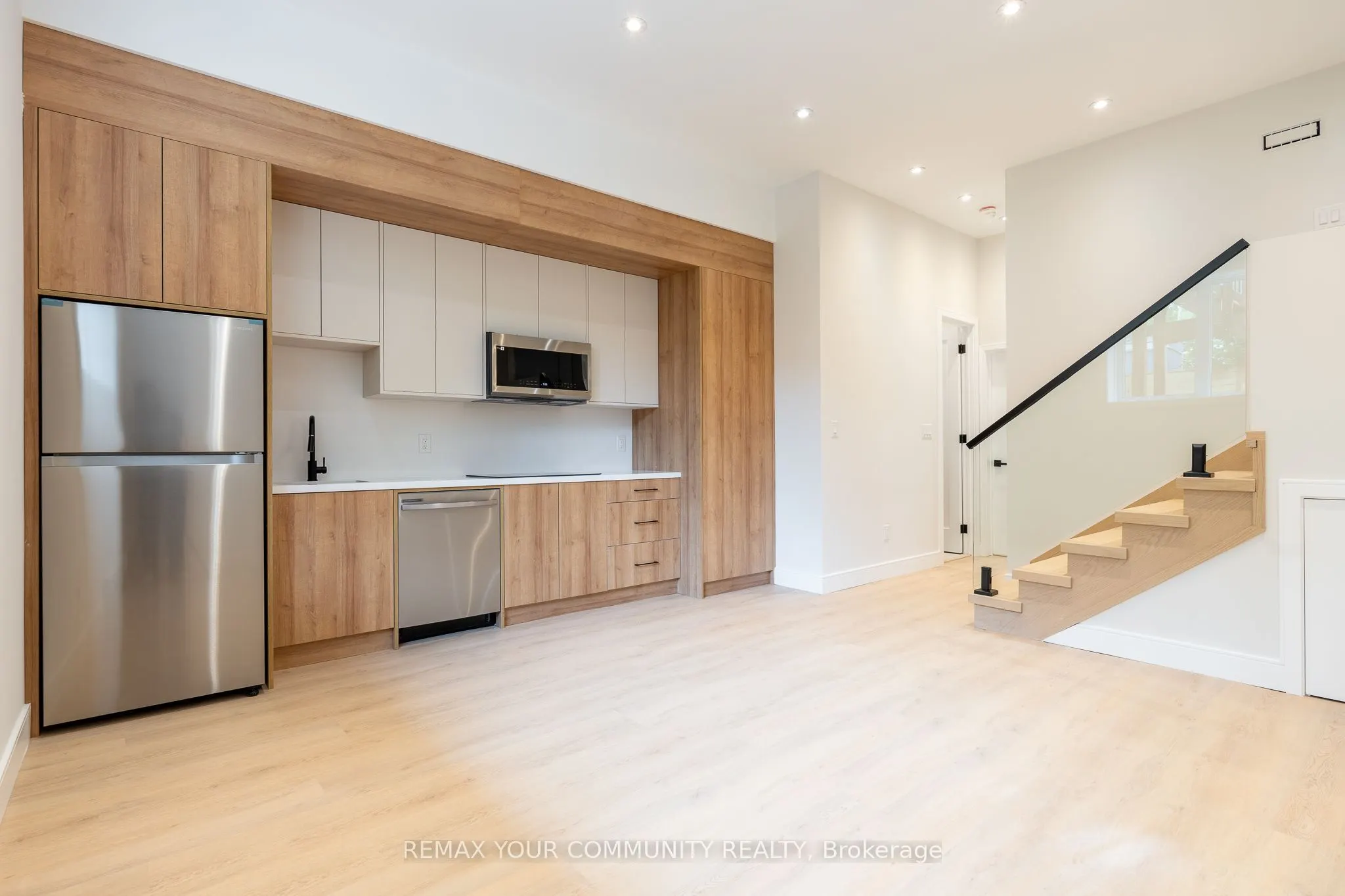 281 Queensdale Avenue