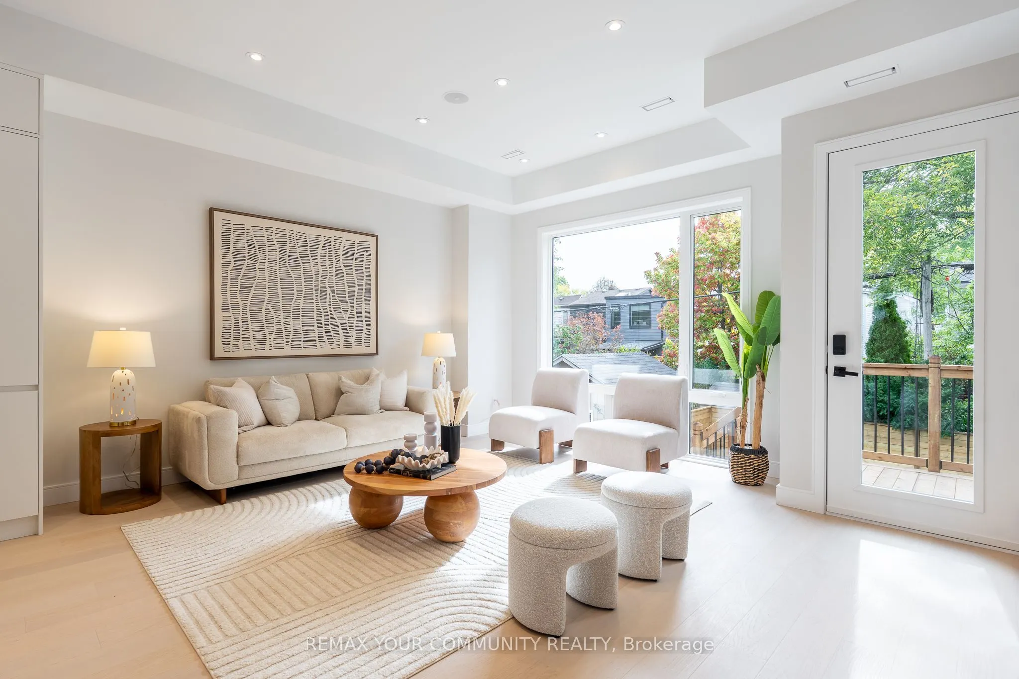 281 Queensdale Avenue