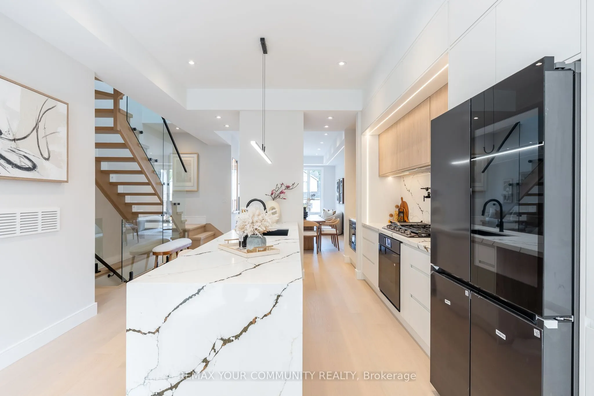 281 Queensdale Avenue