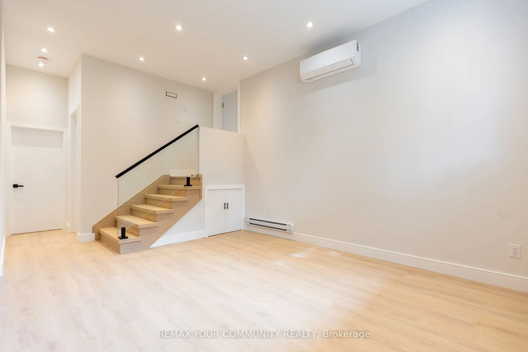 281 Queensdale Avenue