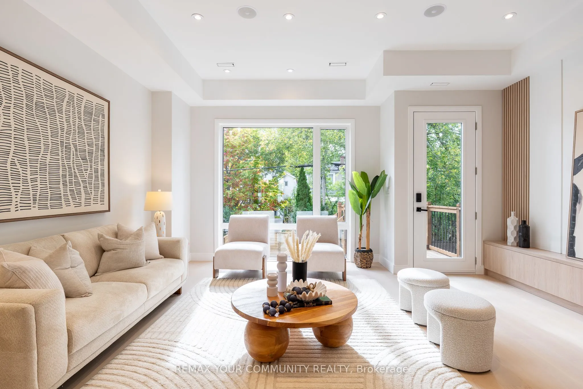 281 Queensdale Avenue