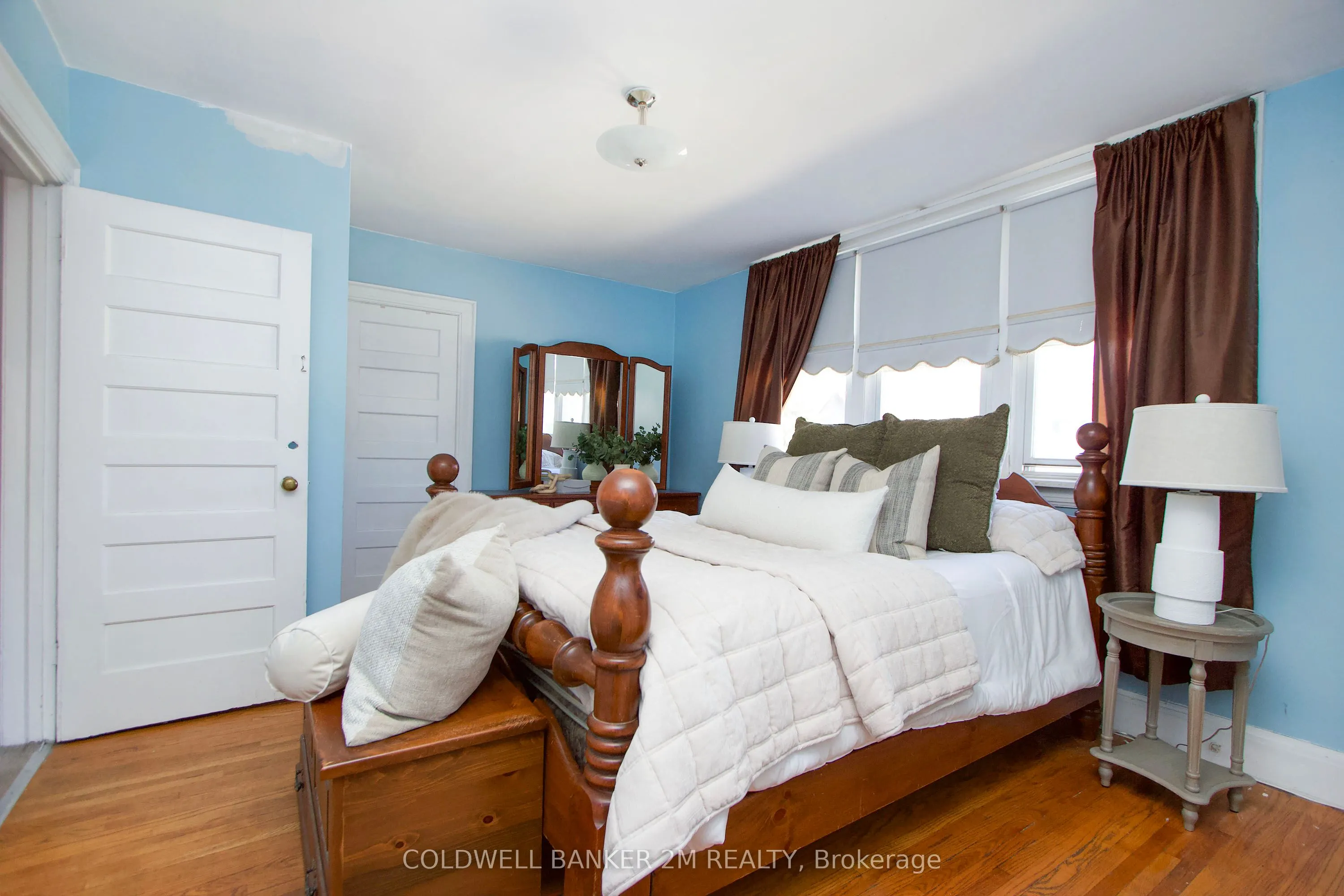 49 Brock Street E