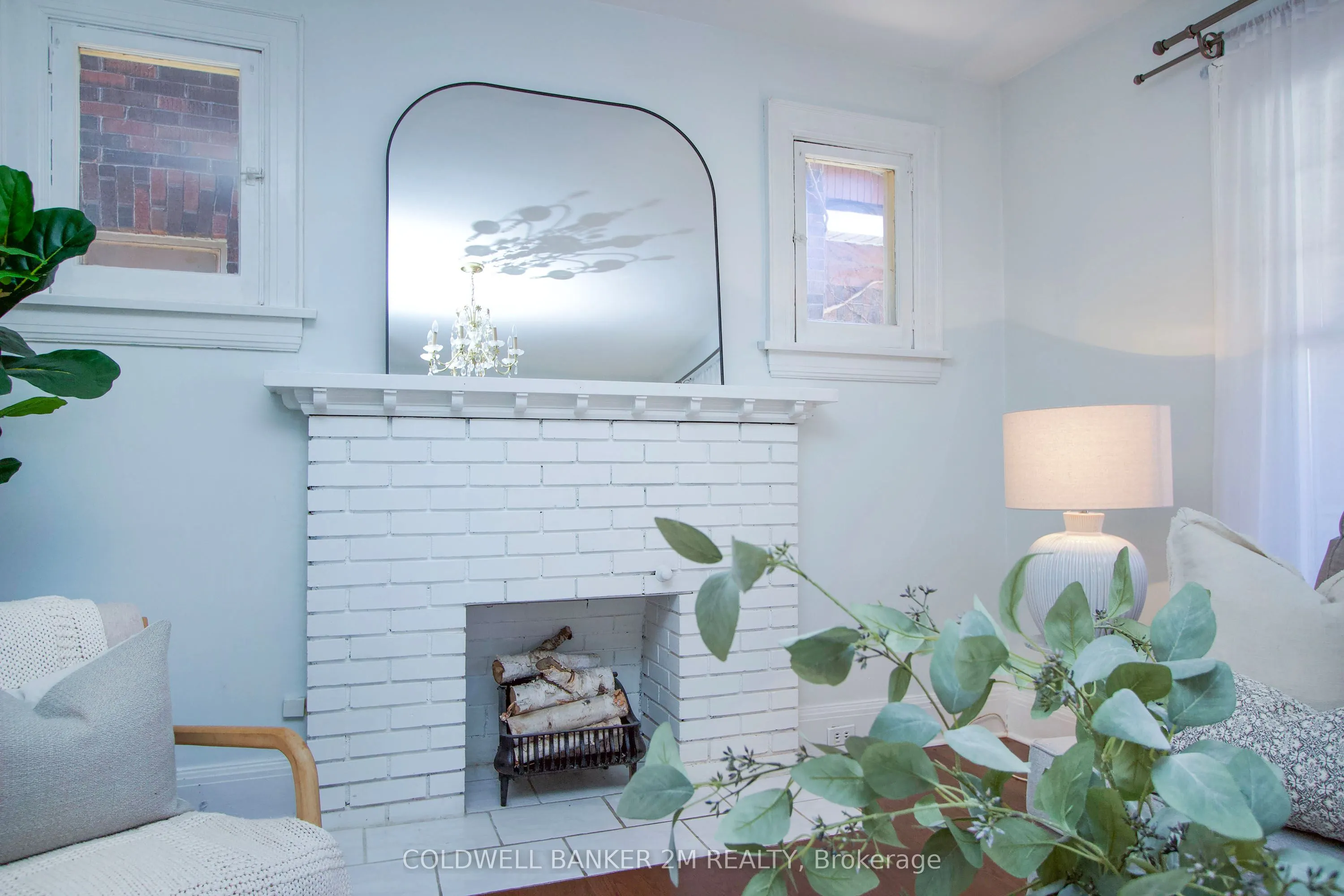 49 Brock Street E