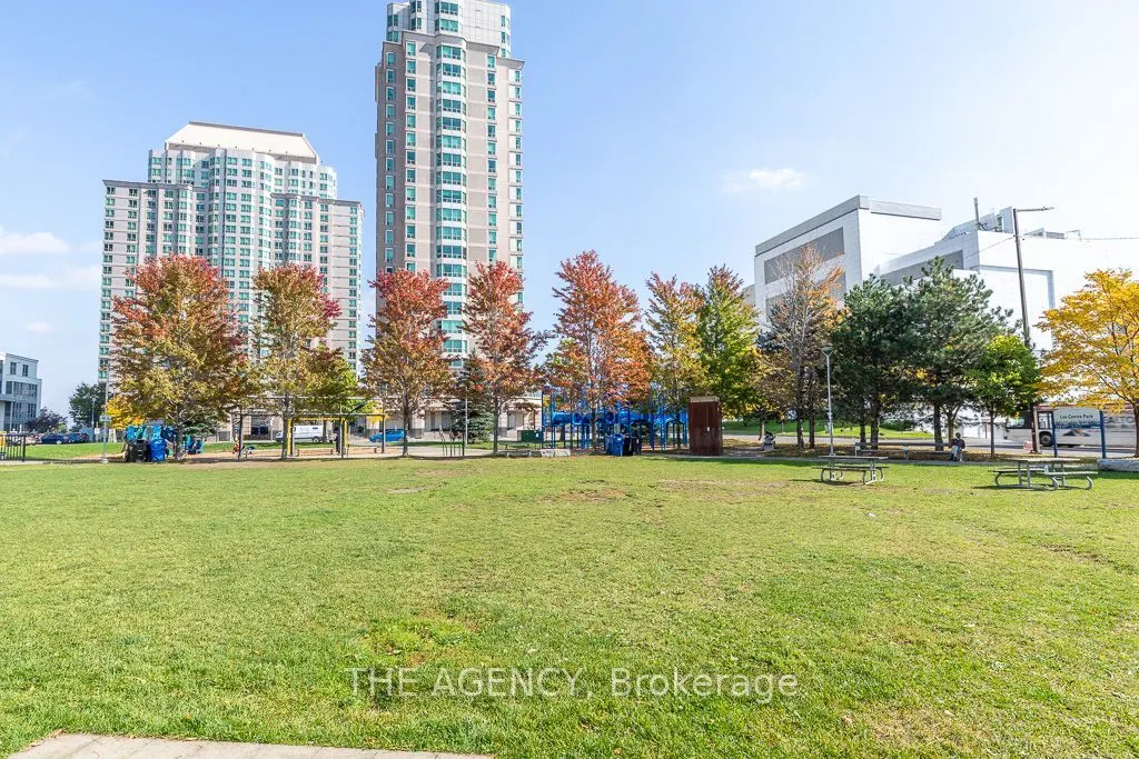 18 Lee Centre Drive #903