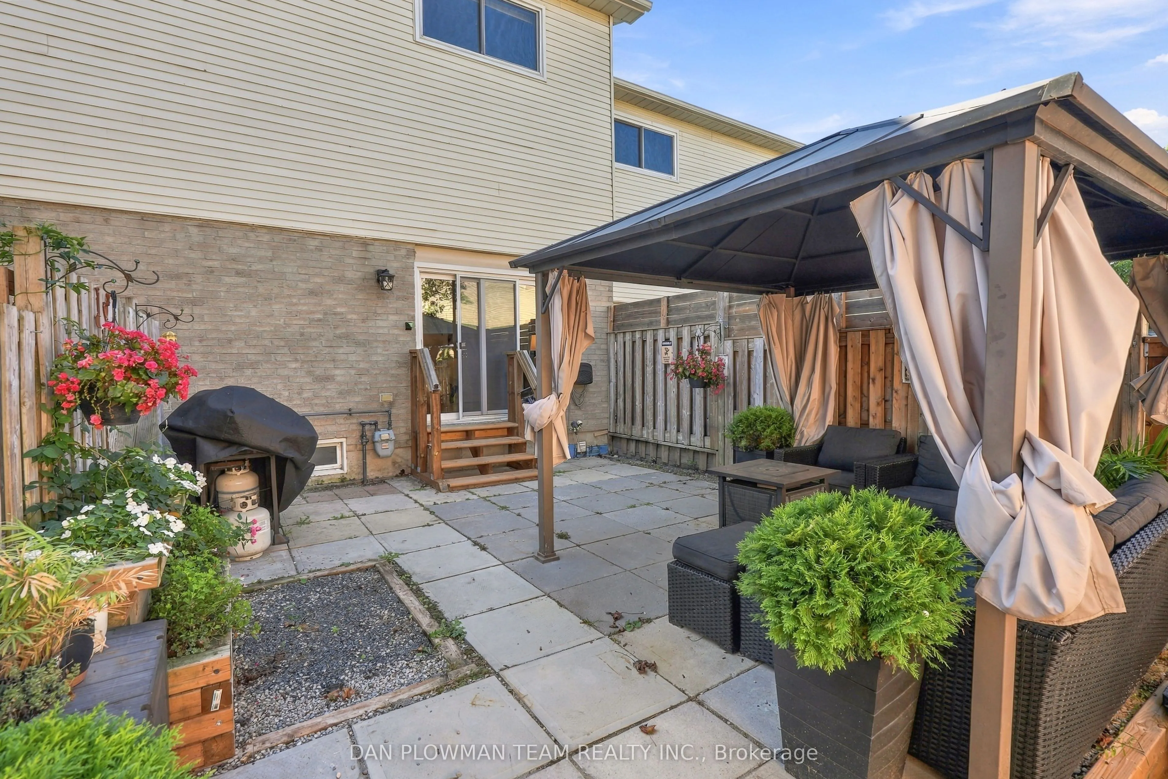 1133 Ritson Road N #81