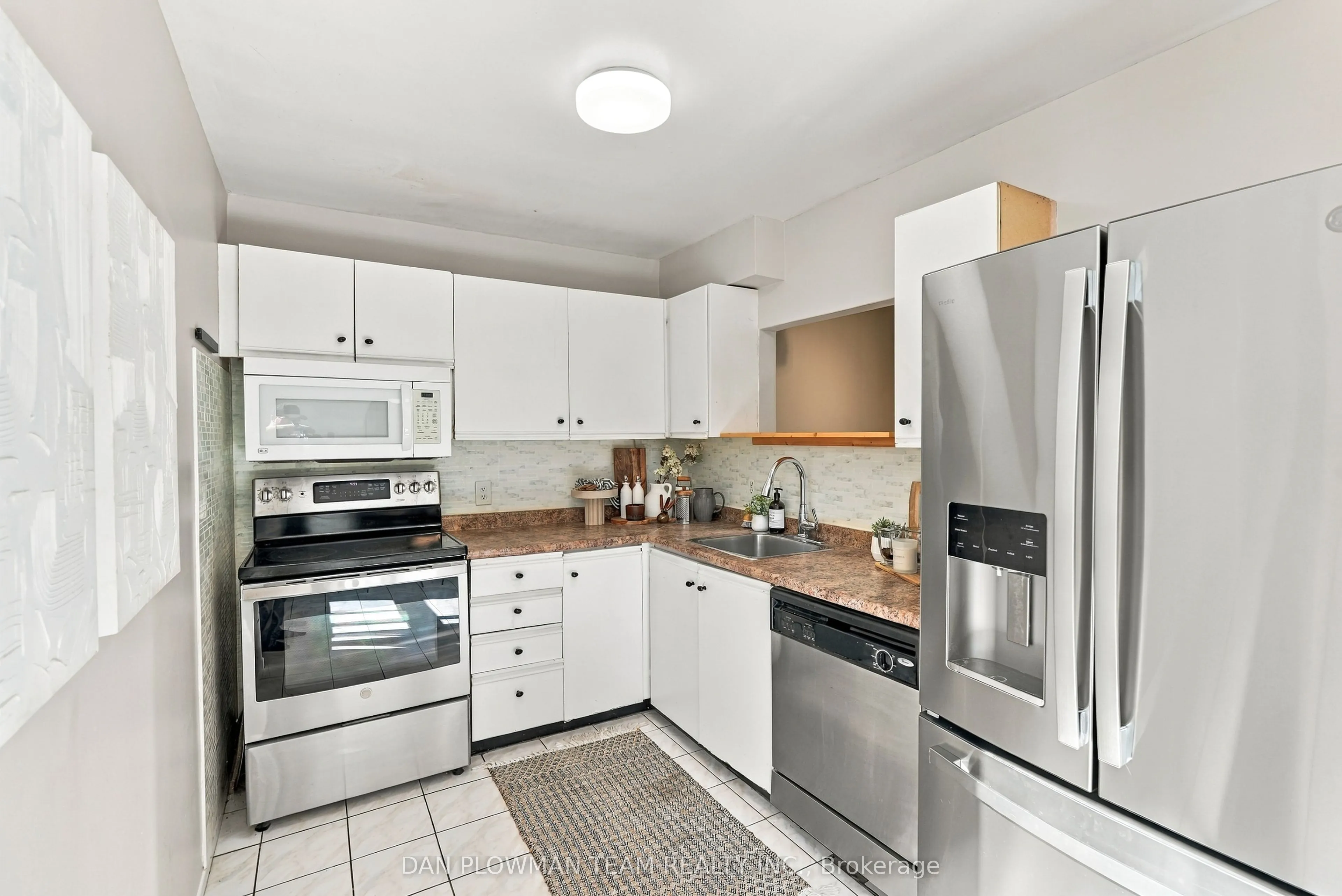1133 Ritson Road N #81