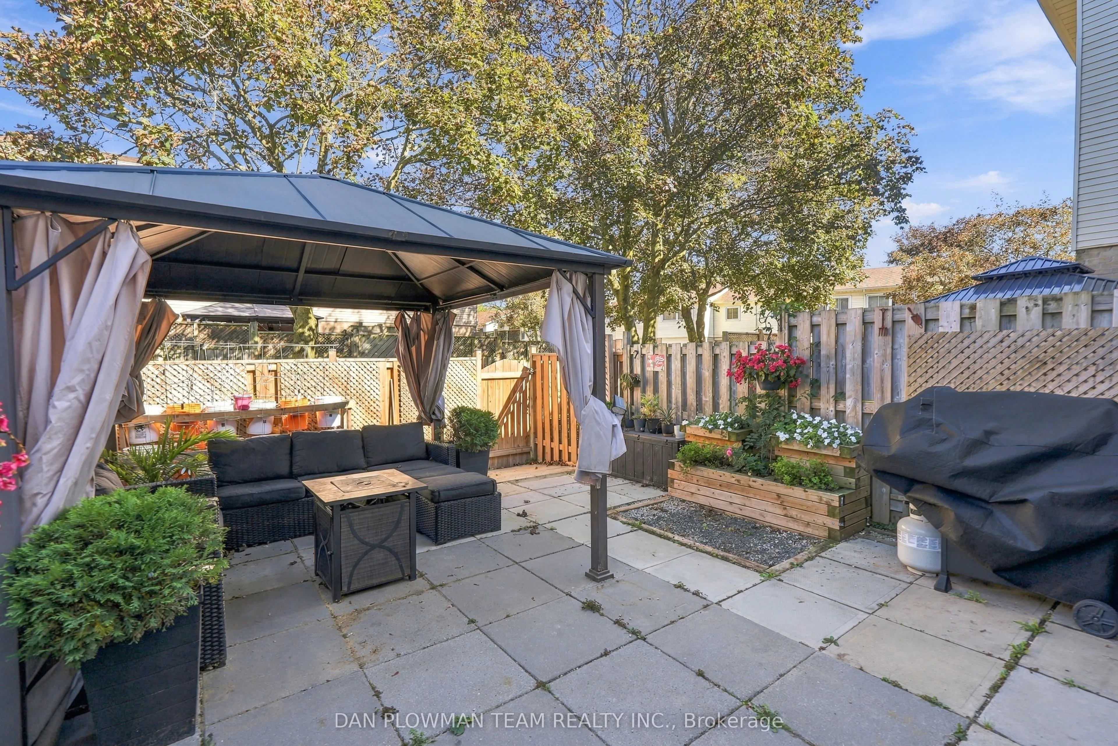 1133 Ritson Road N #81