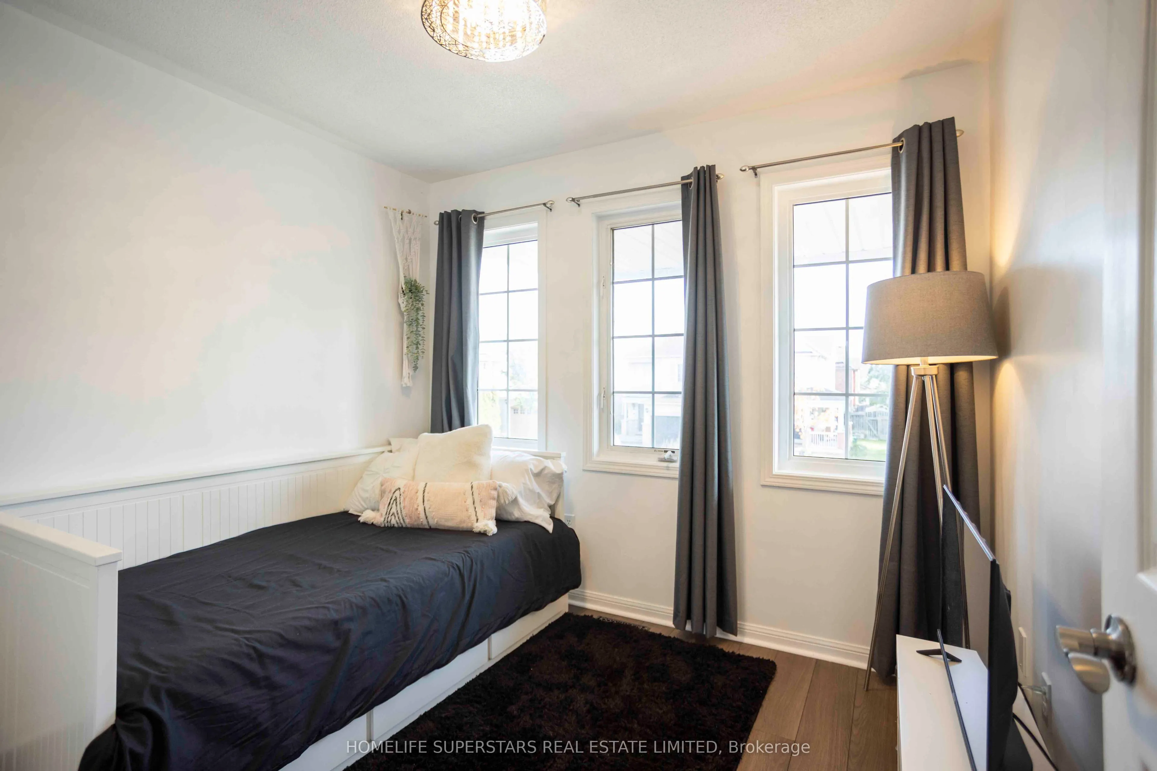 76 Longueuil Place