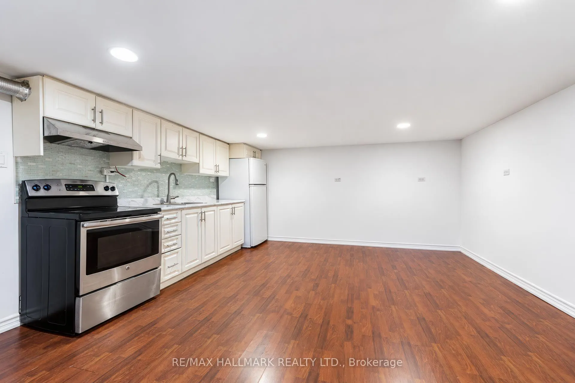 14 Saunders Road