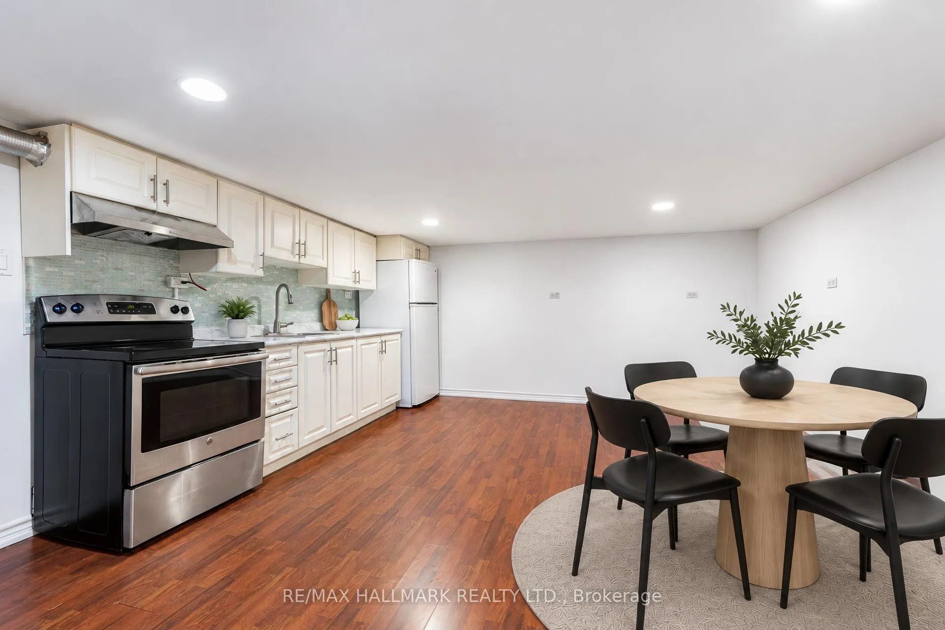 14 Saunders Road