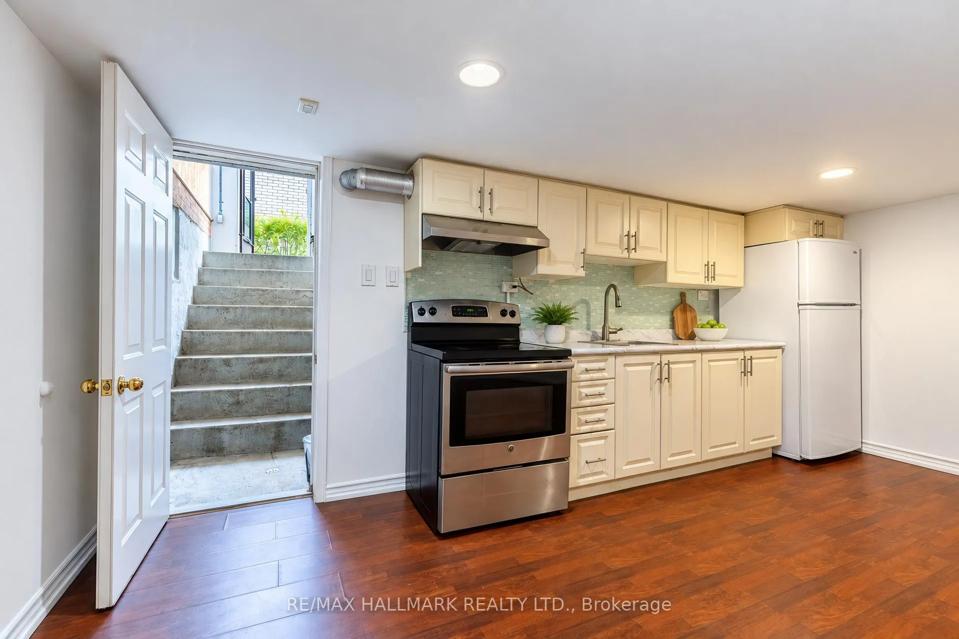 14 Saunders Road