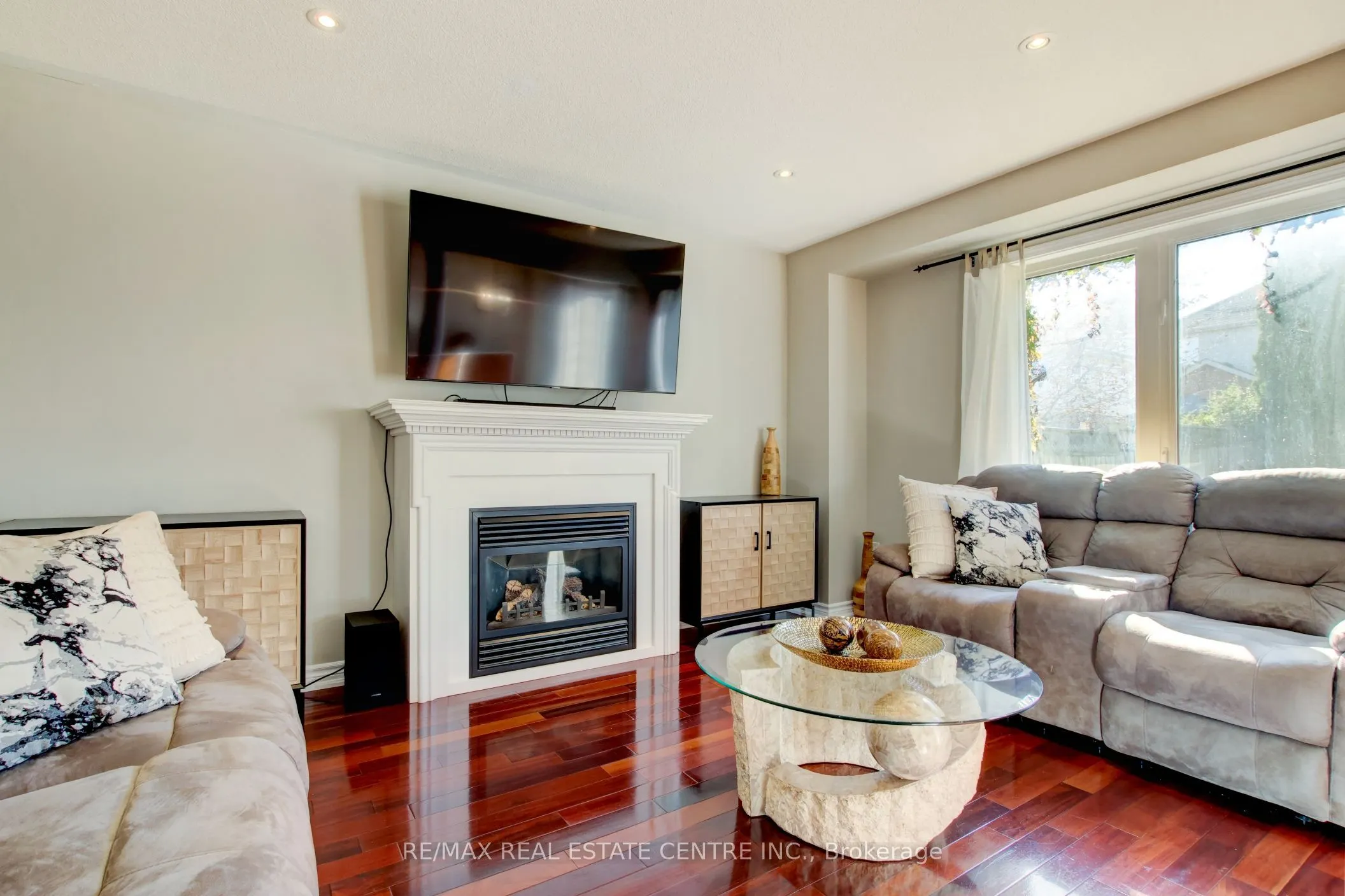 123 Lunney Crescent