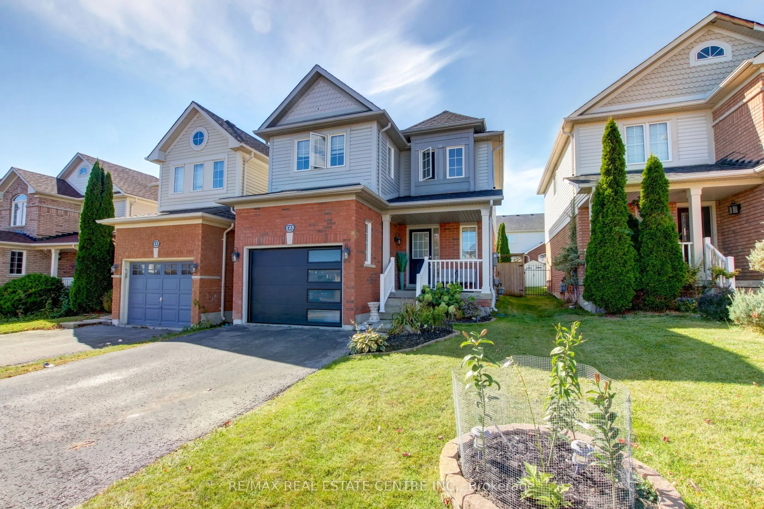 123 Lunney Crescent