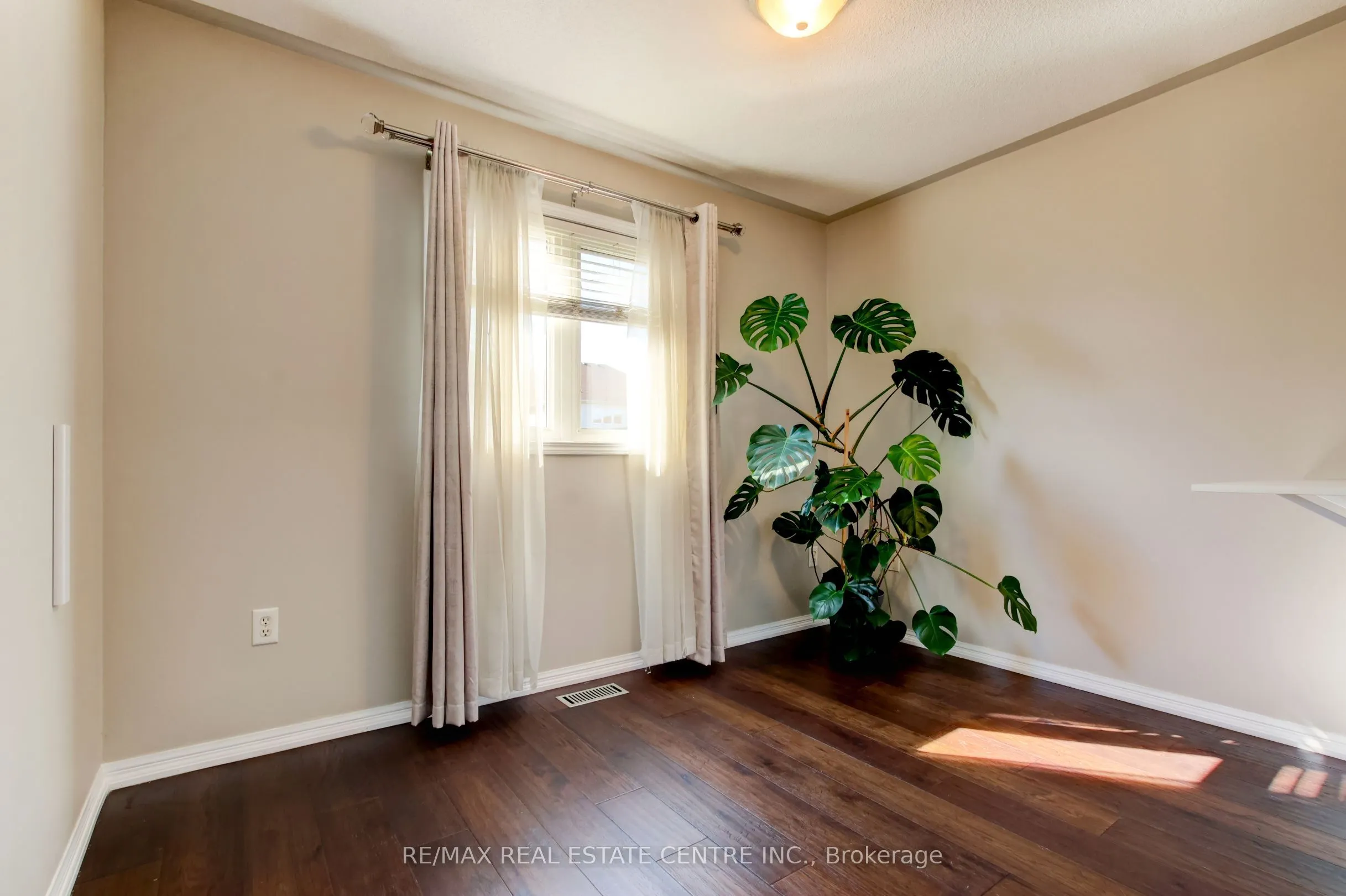123 Lunney Crescent