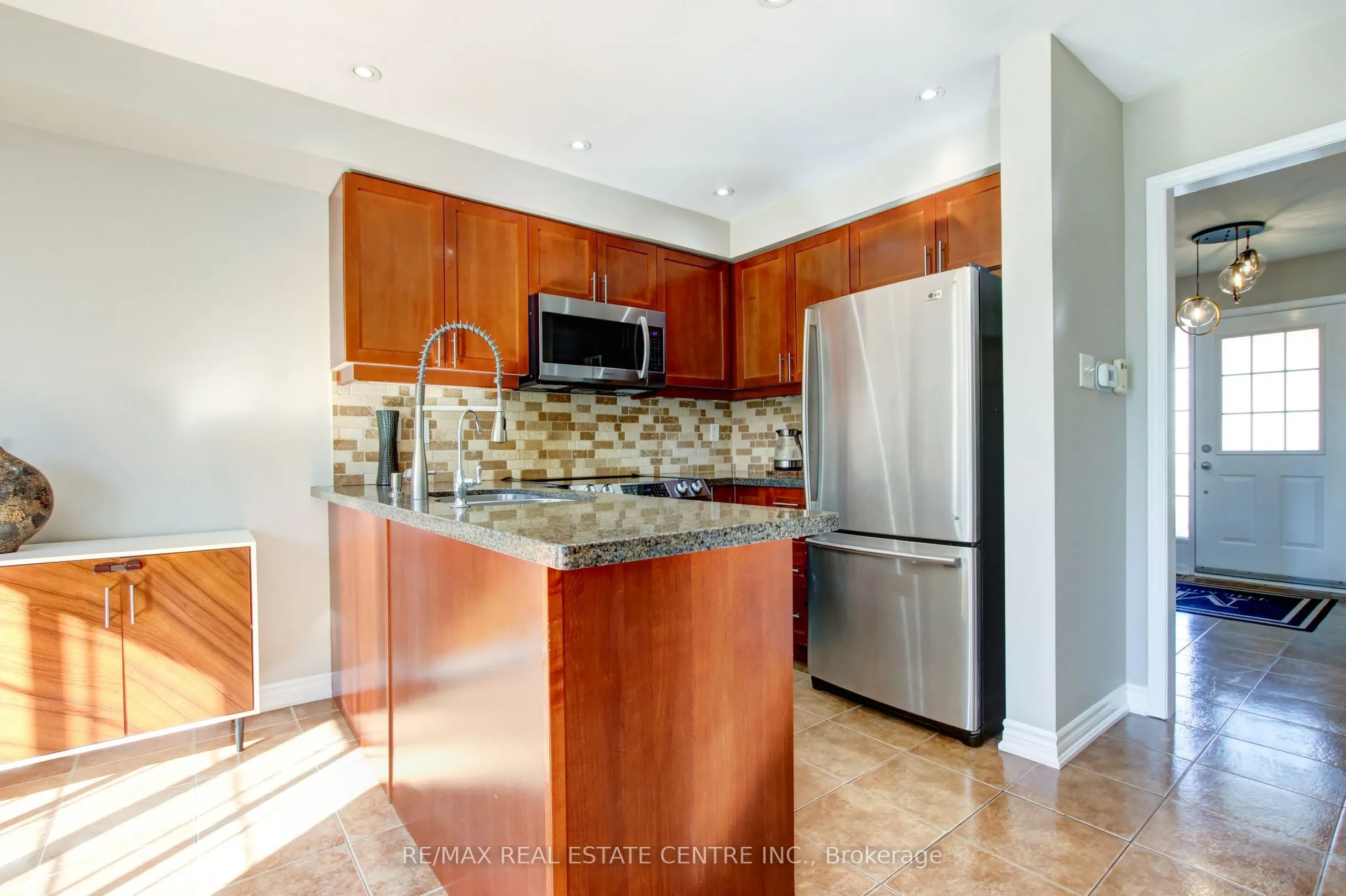 123 Lunney Crescent