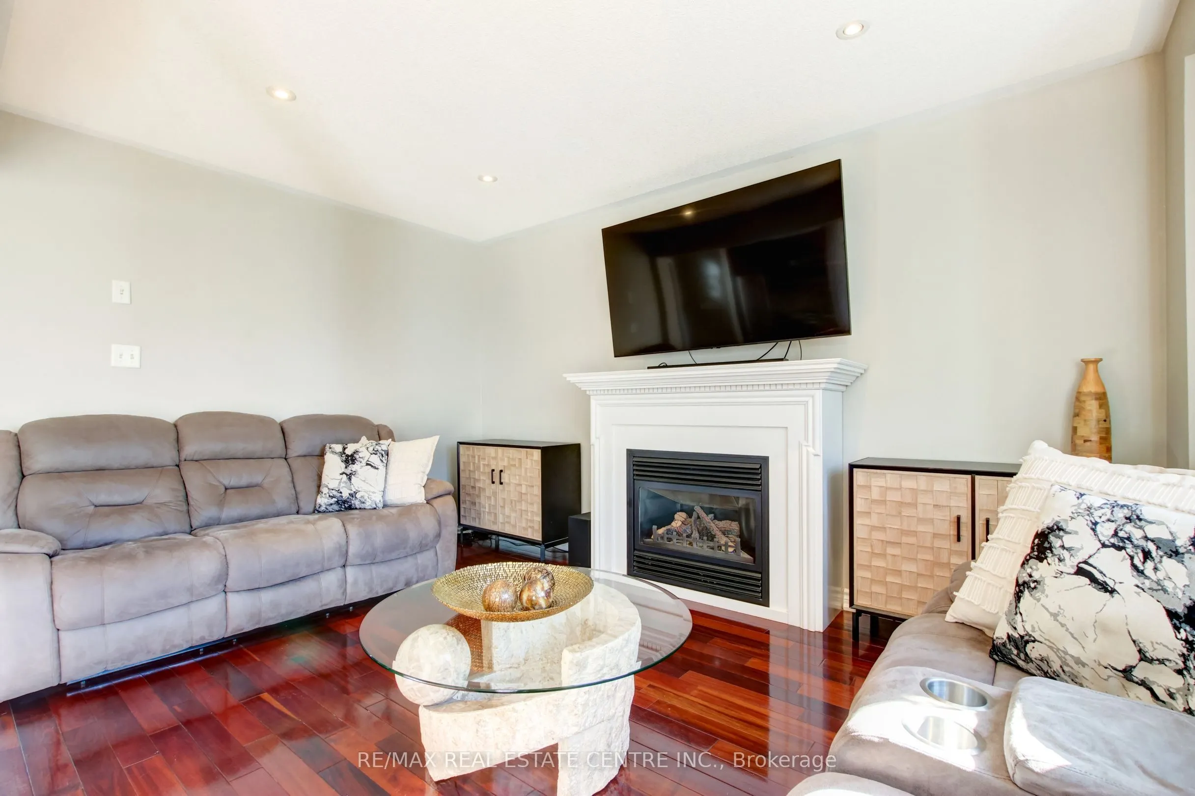 123 Lunney Crescent