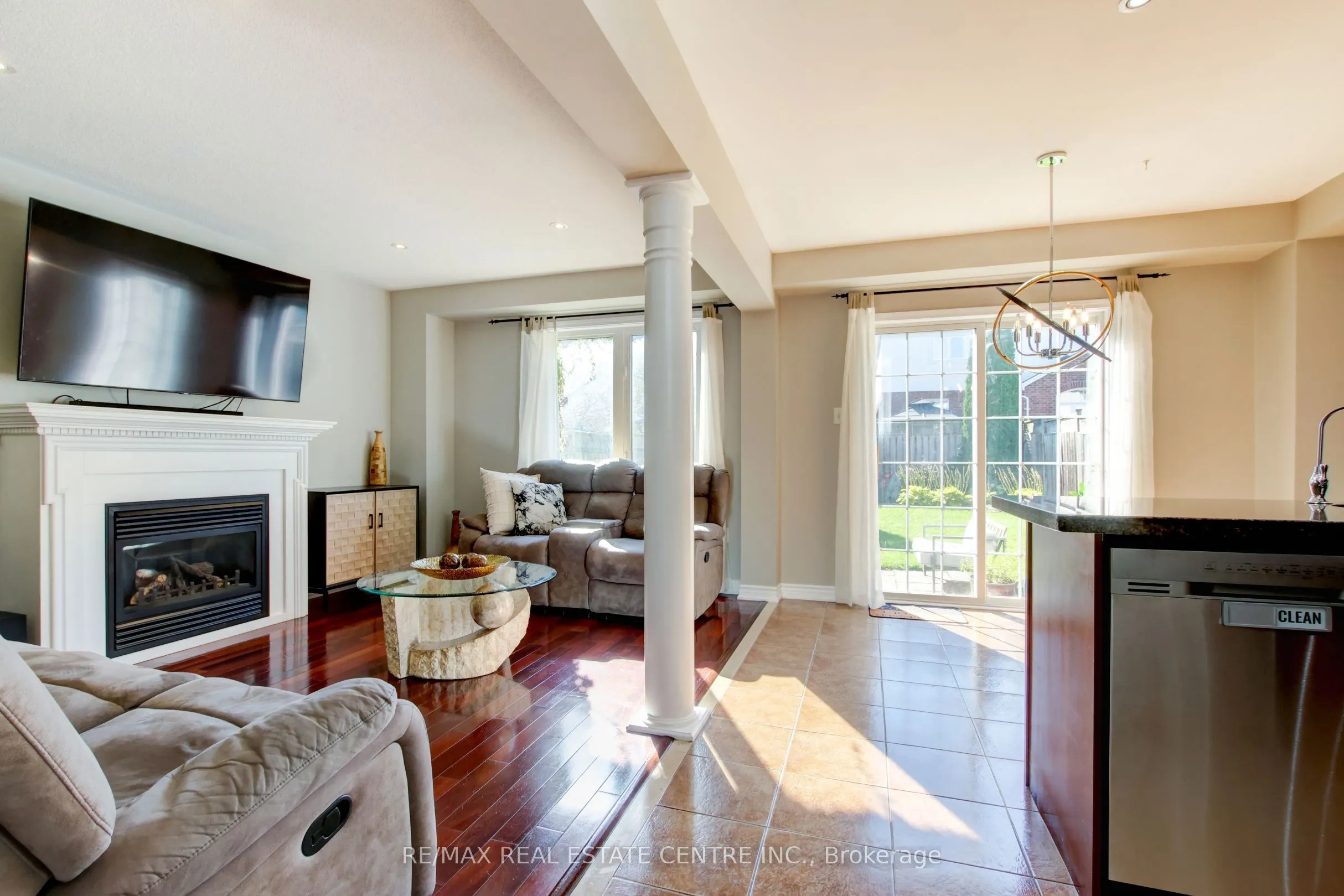 123 Lunney Crescent