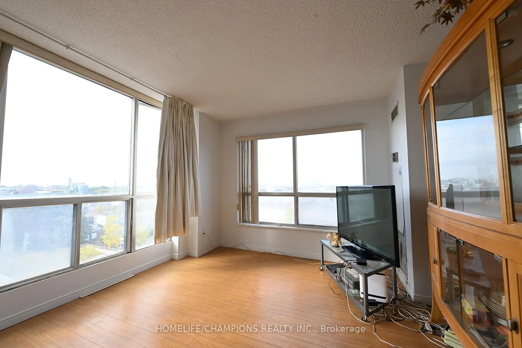1470 Midland Avenue #401