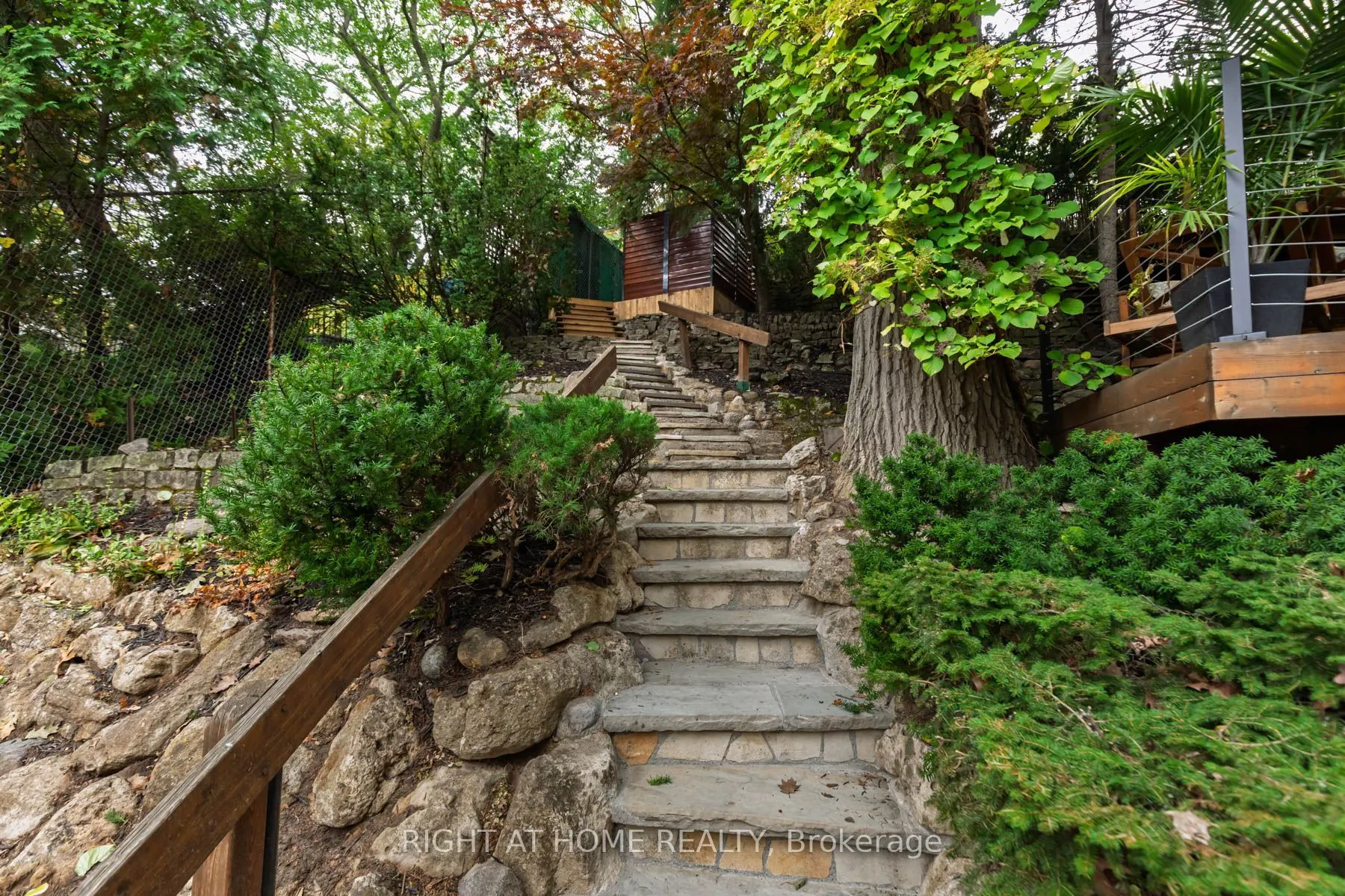 16 Pine Crescent