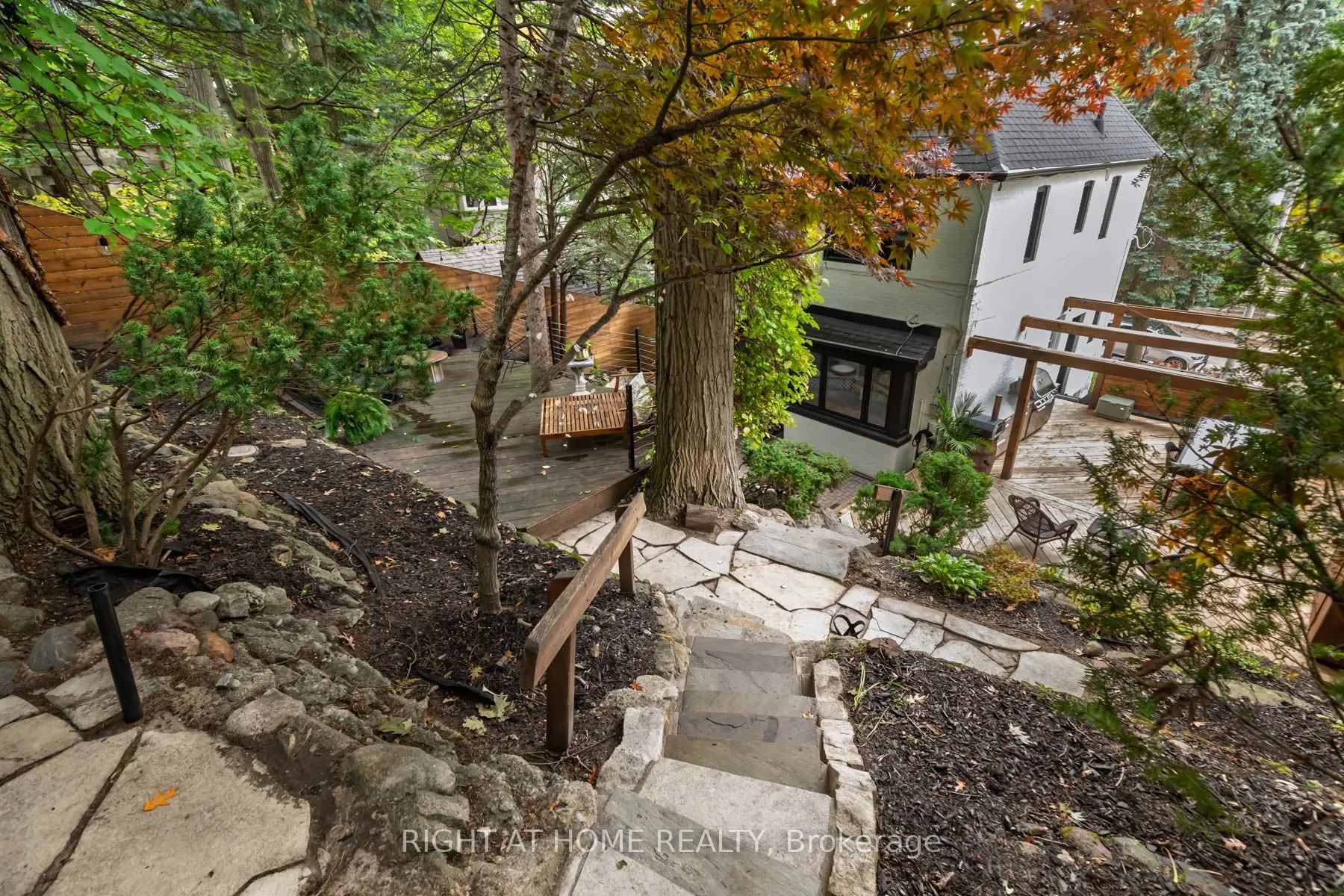 16 Pine Crescent