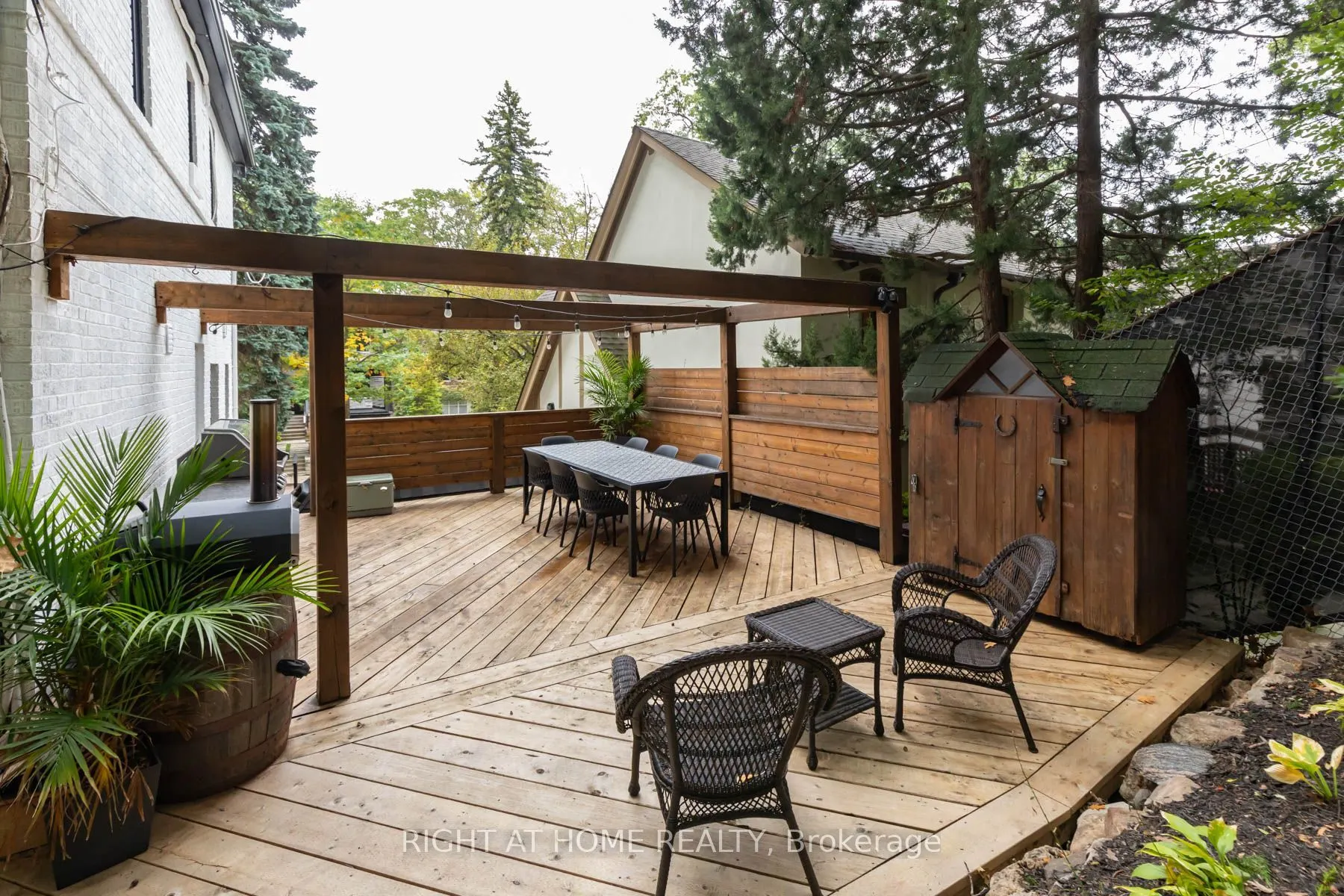 16 Pine Crescent