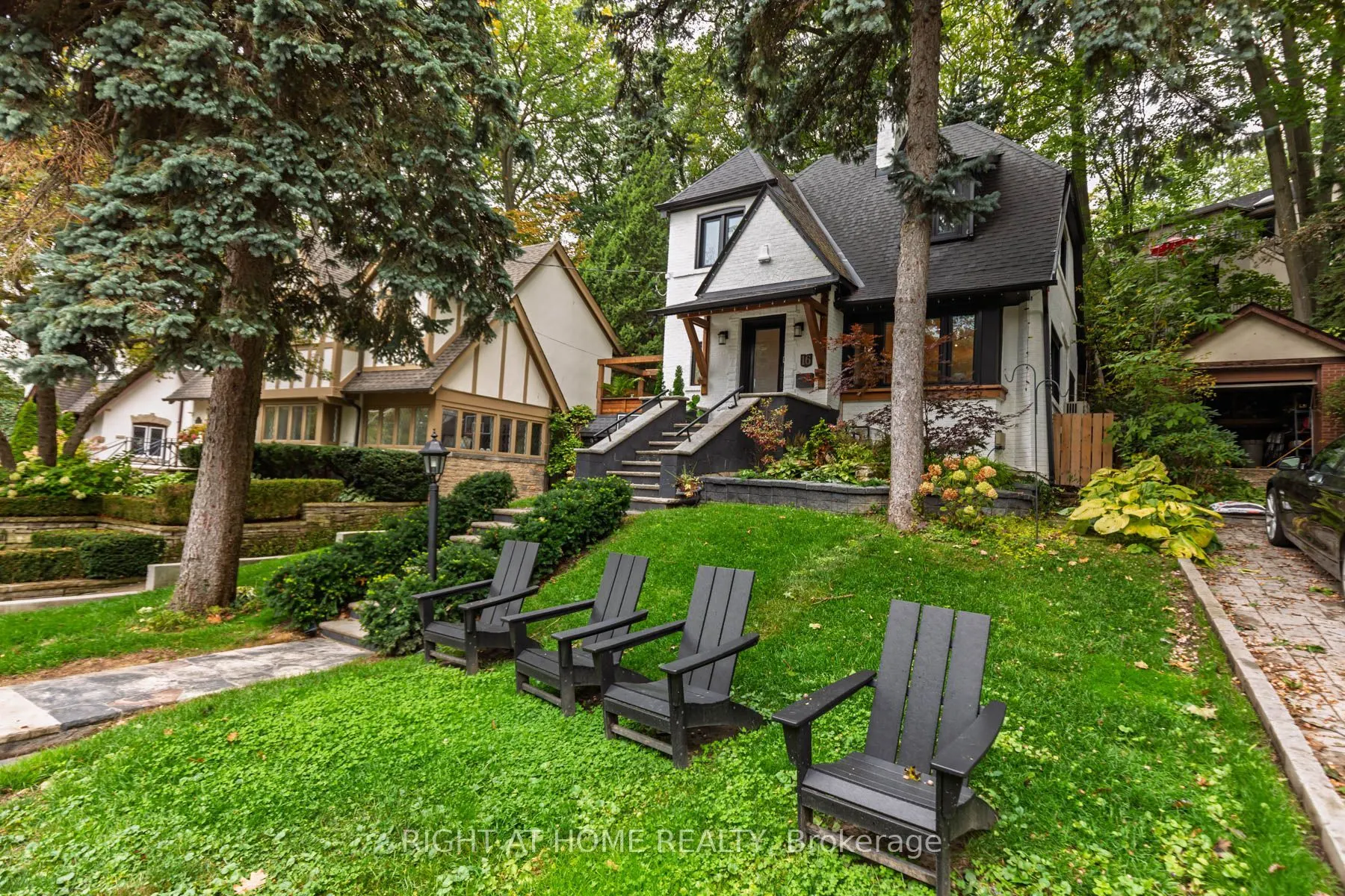 16 Pine Crescent