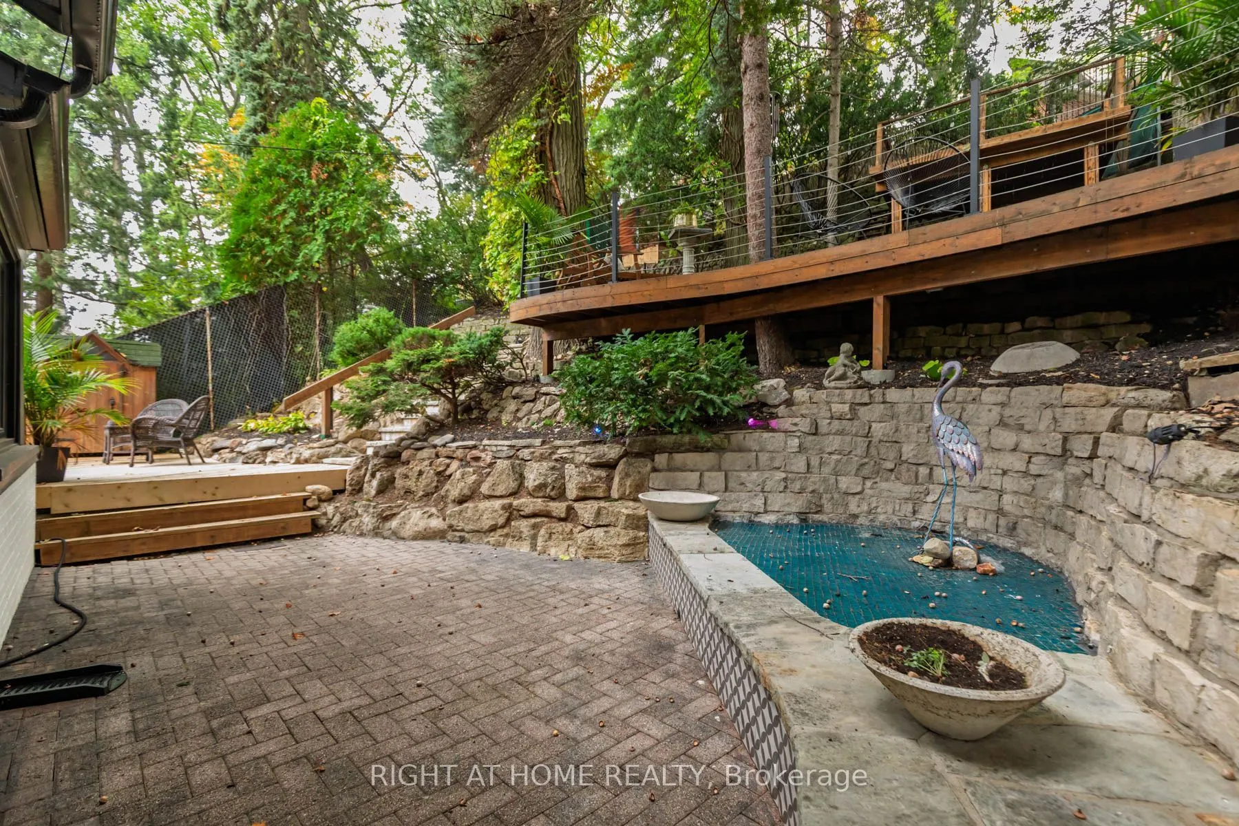 16 Pine Crescent
