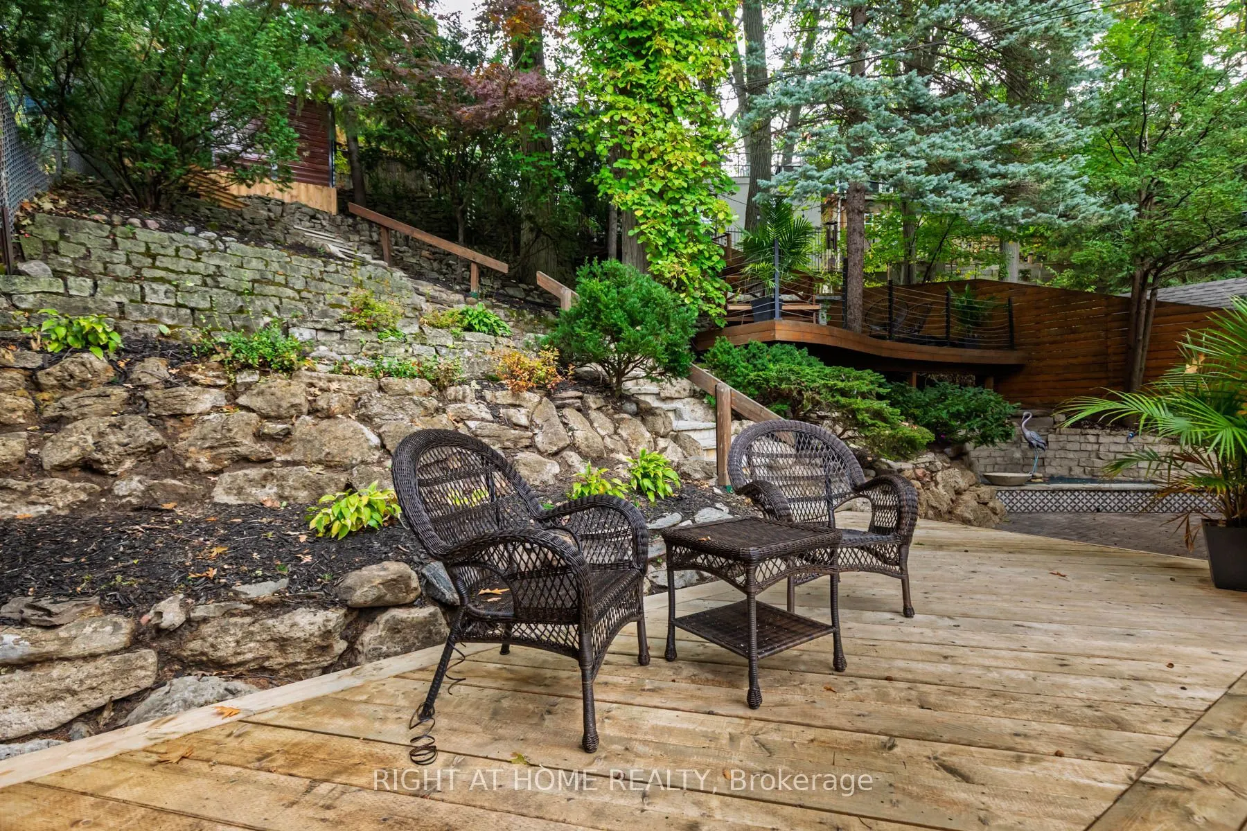 16 Pine Crescent