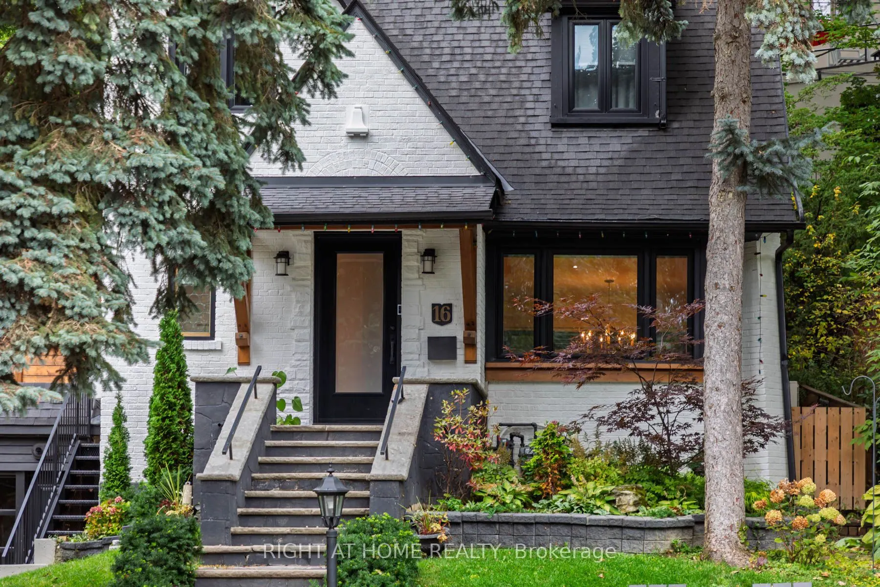 16 Pine Crescent
