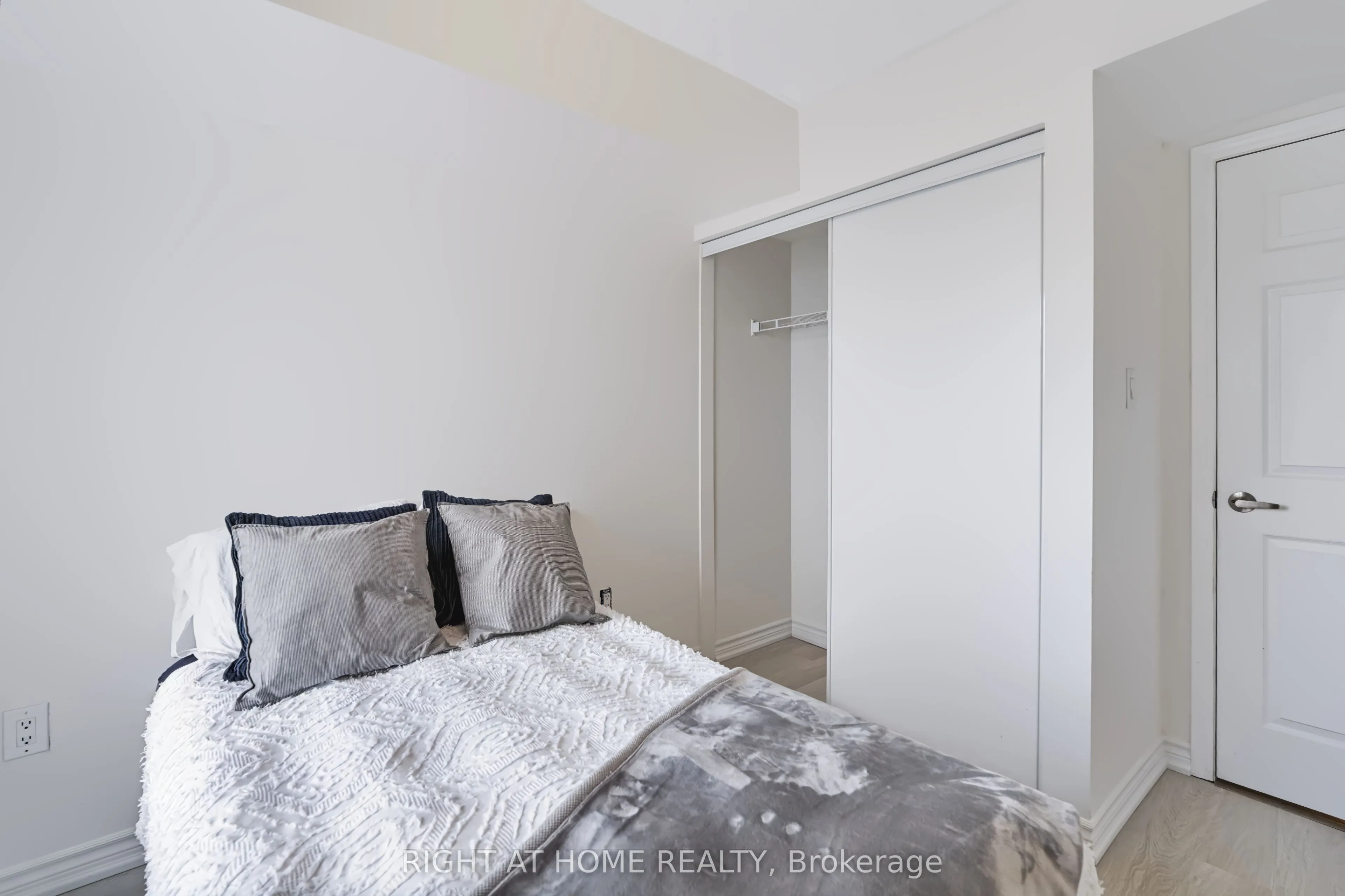 2789 Eglinton Avenue E #429