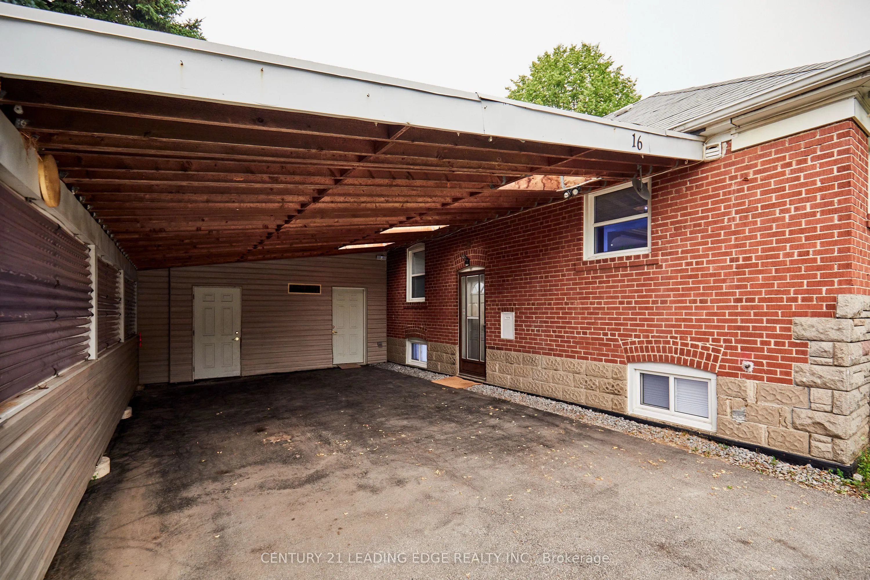16 McCowan Road
