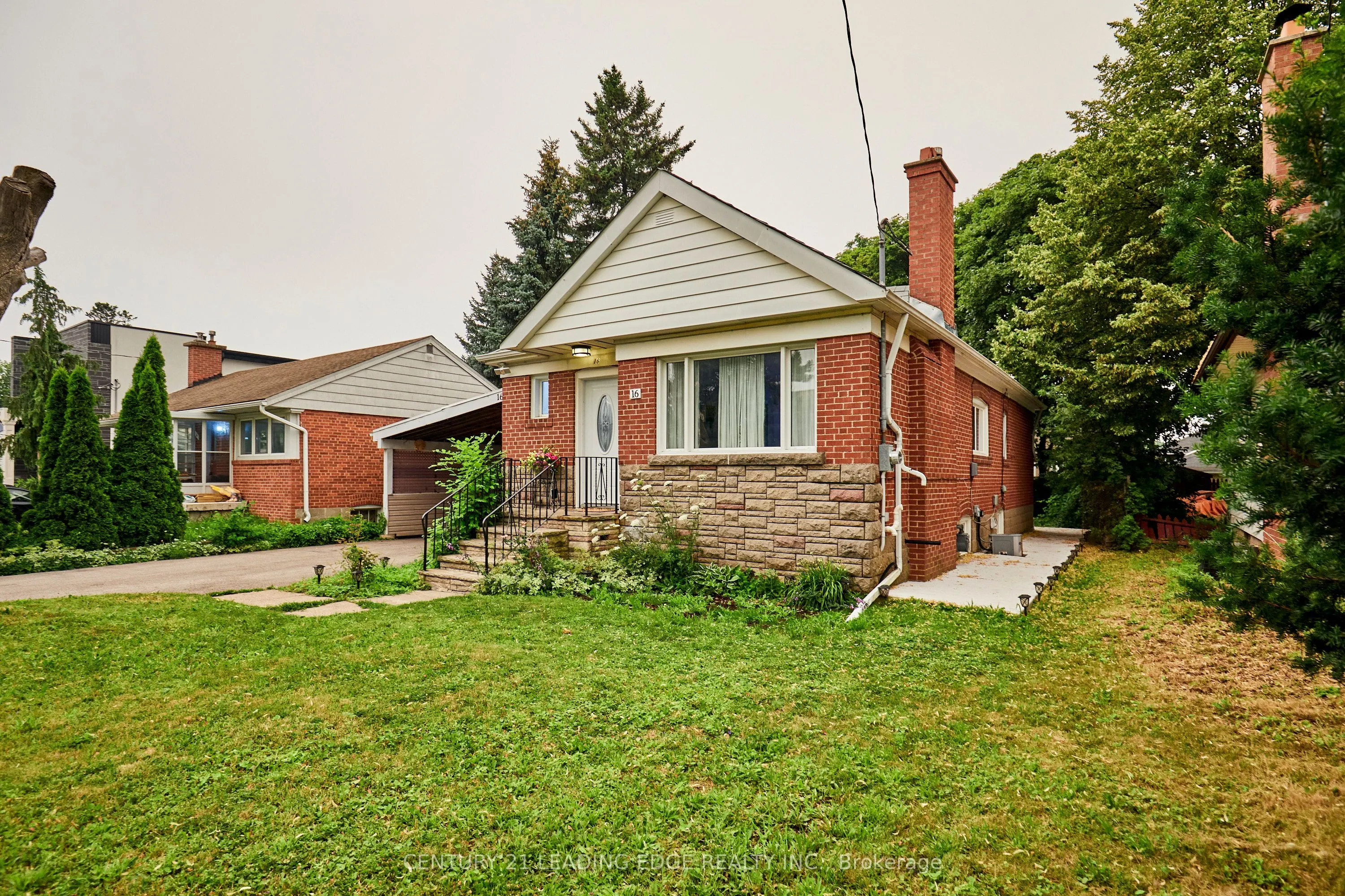 16 McCowan Road