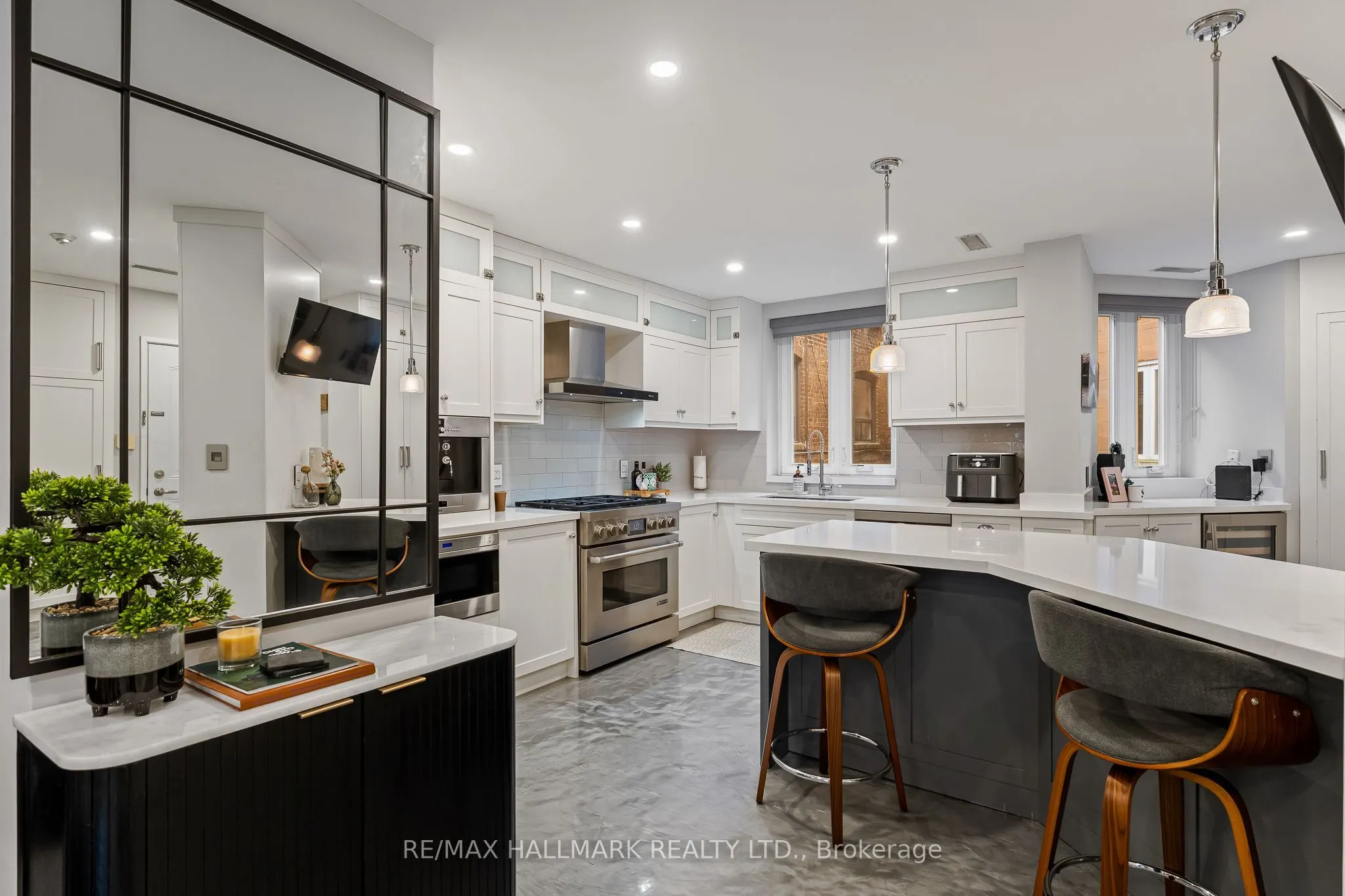 2365 Queen Street E #201